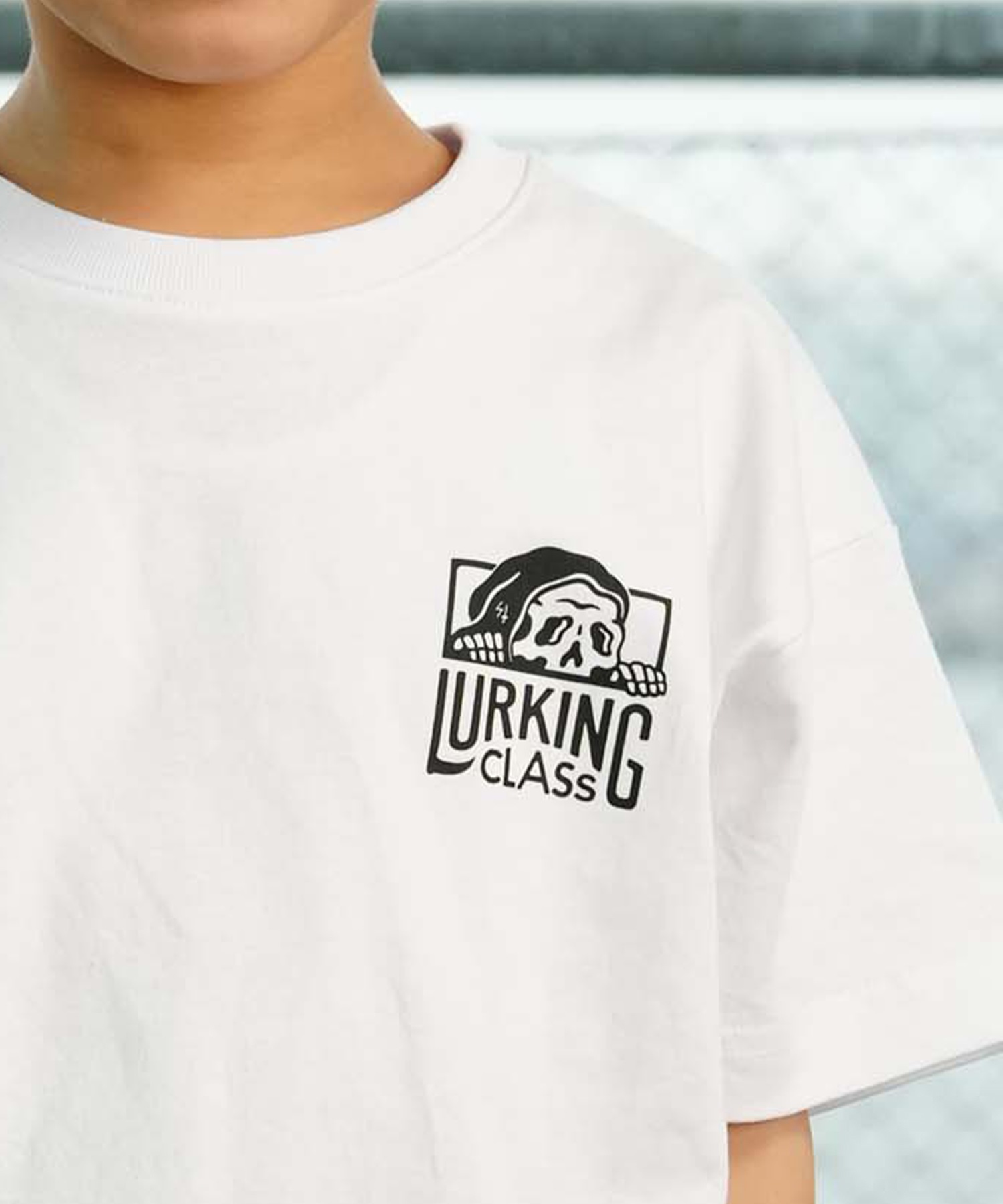 【ムラサキスポーツ限定】 LURKING CLASS ラーキングクラス BASIC LOGO TEE キッズ 半袖 Tシャツ ST24STM01K(WHITE-130cm)