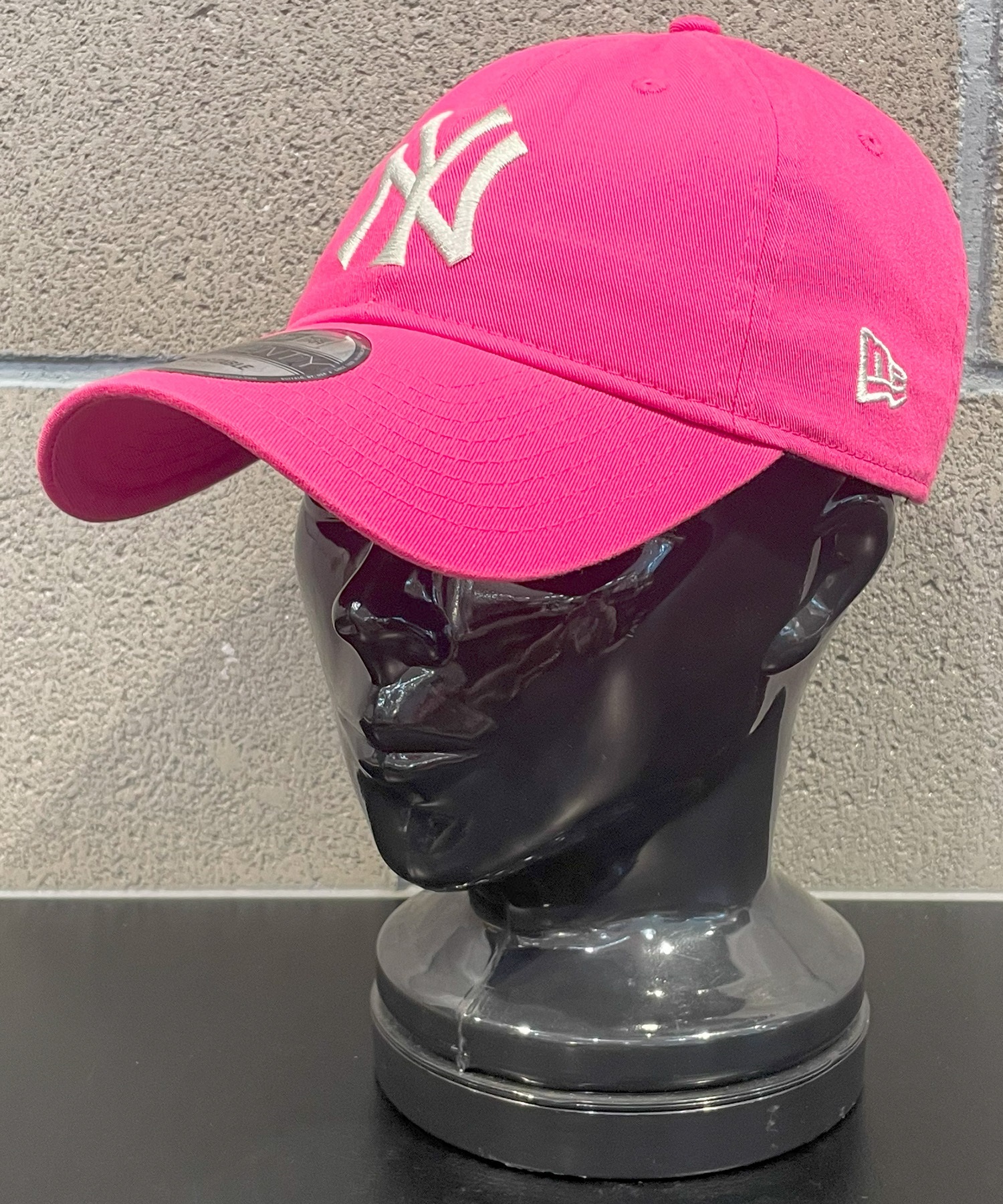 NEW ERA/ニューエラ 9TWENTY ニューヨーク・ヤンキース ピンク×シルバー キャップ 帽子 14324557 ムラサキスポーツ限定(BPUR-FREE)