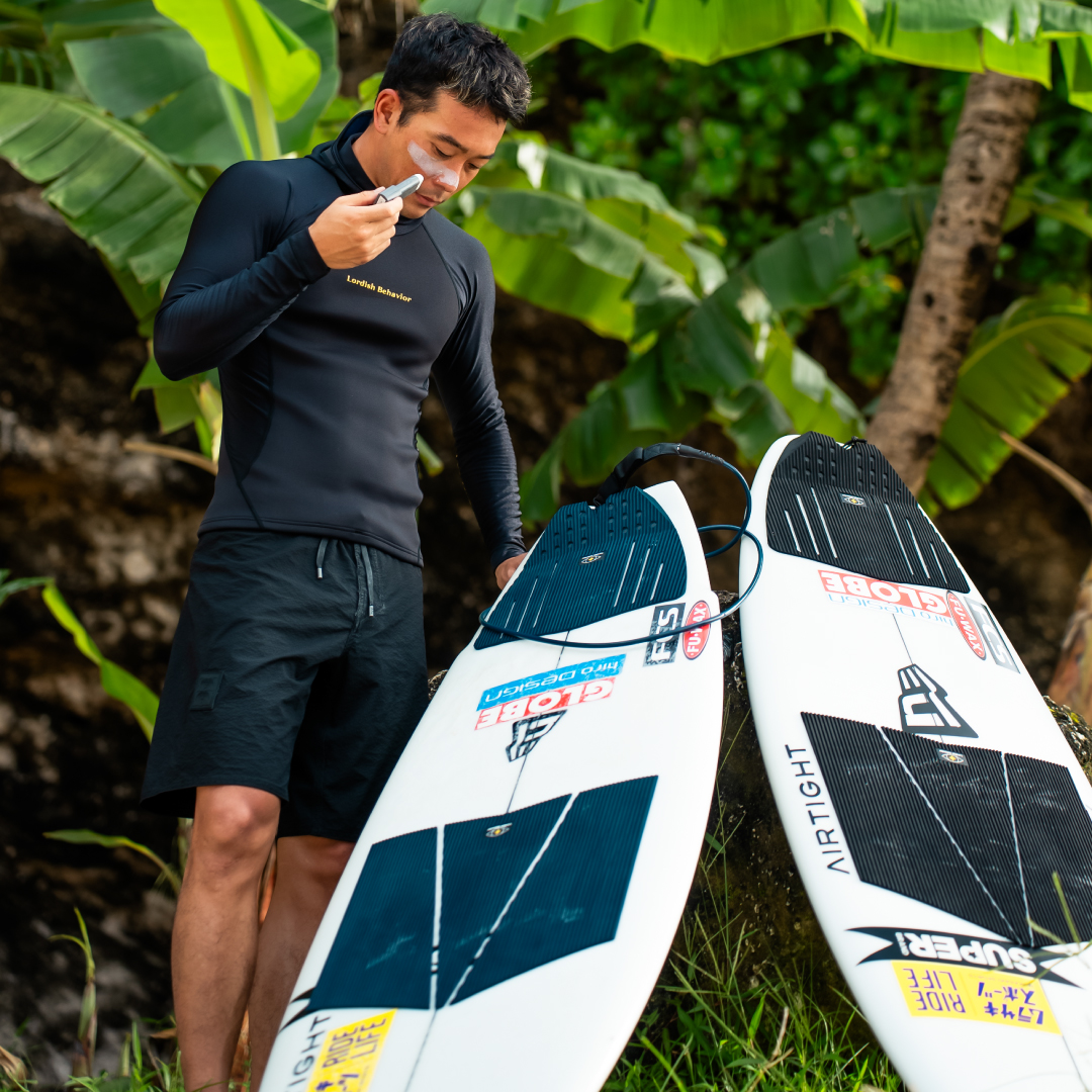 サーフィンの合間に片手間で塗り直し