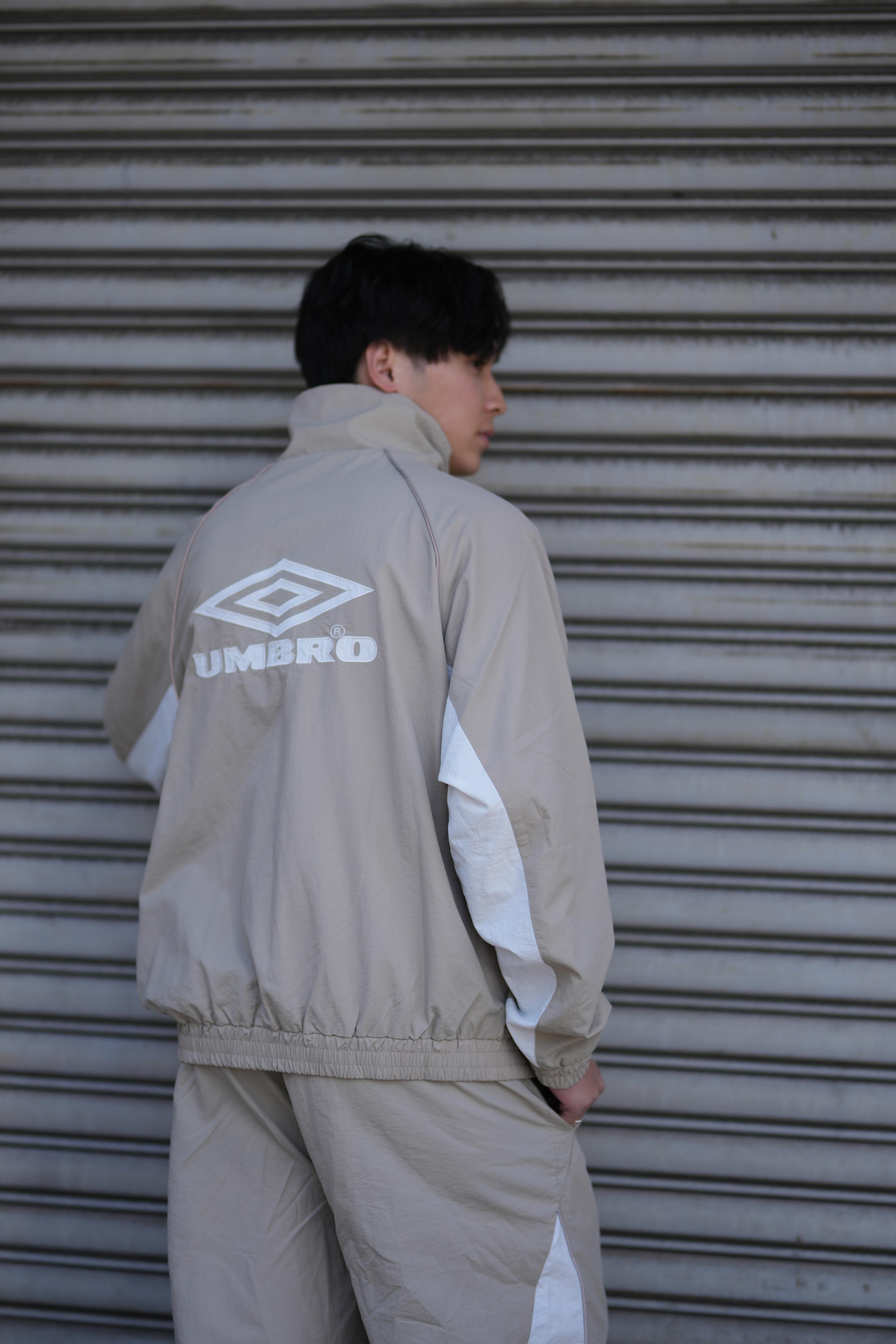いま『めっちゃ売れてる』UMBROのムラサキスポーツ LIMITED ITEM