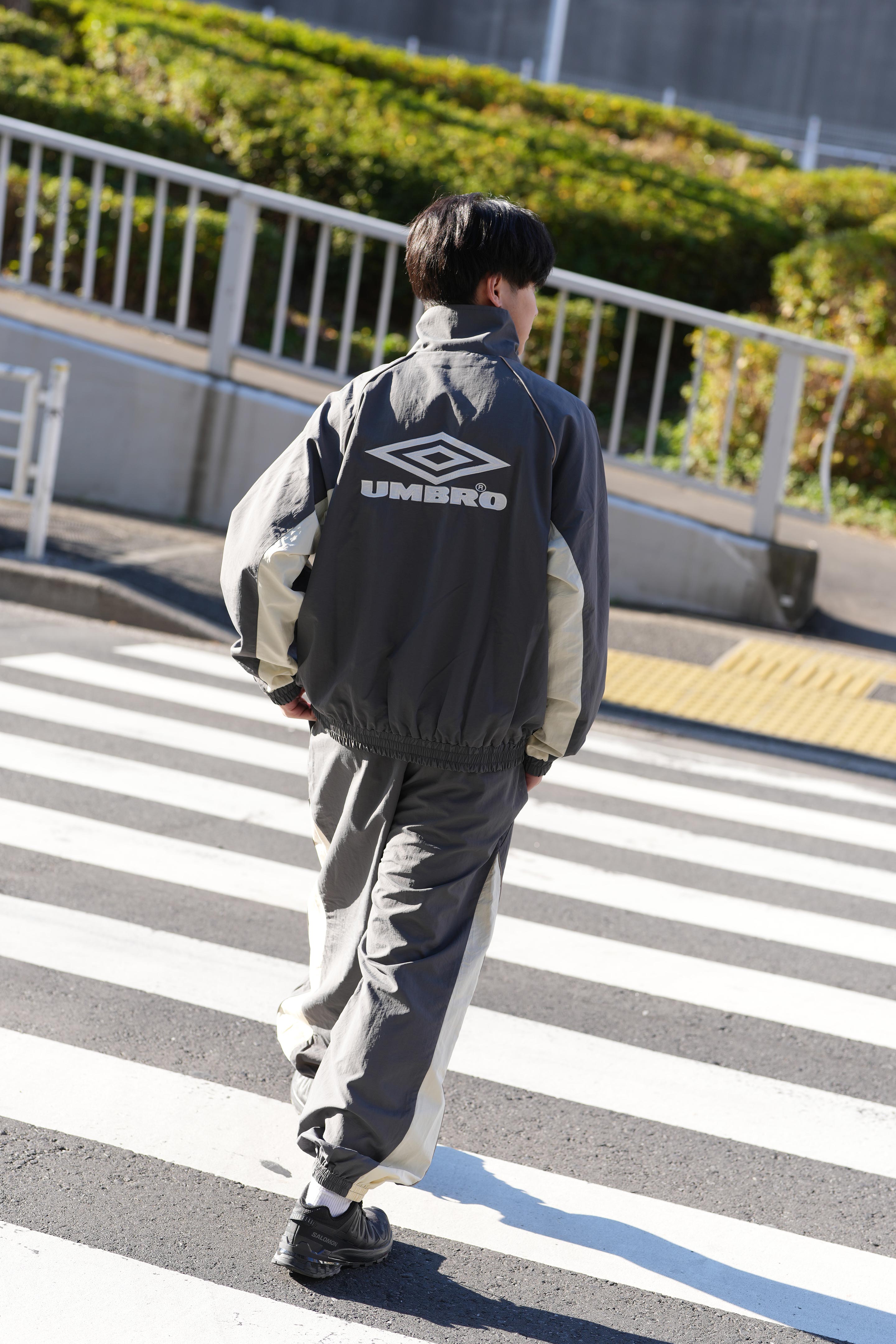 いま『めっちゃ売れてる』UMBROのムラサキスポーツ LIMITED ITEM