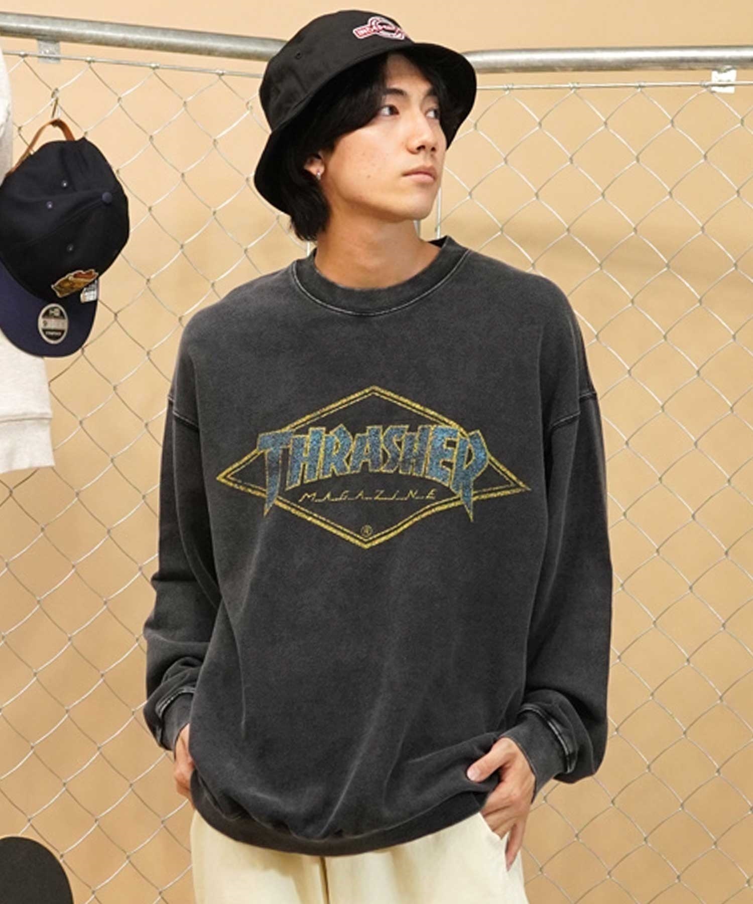 【ムラサキスポーツ別注】THRASHER/スラッシャー パウダーブリーチ加工 カスレプリント ビッグシルエット 古着風テイスト THM-24ASCS01(BLK-2-M)