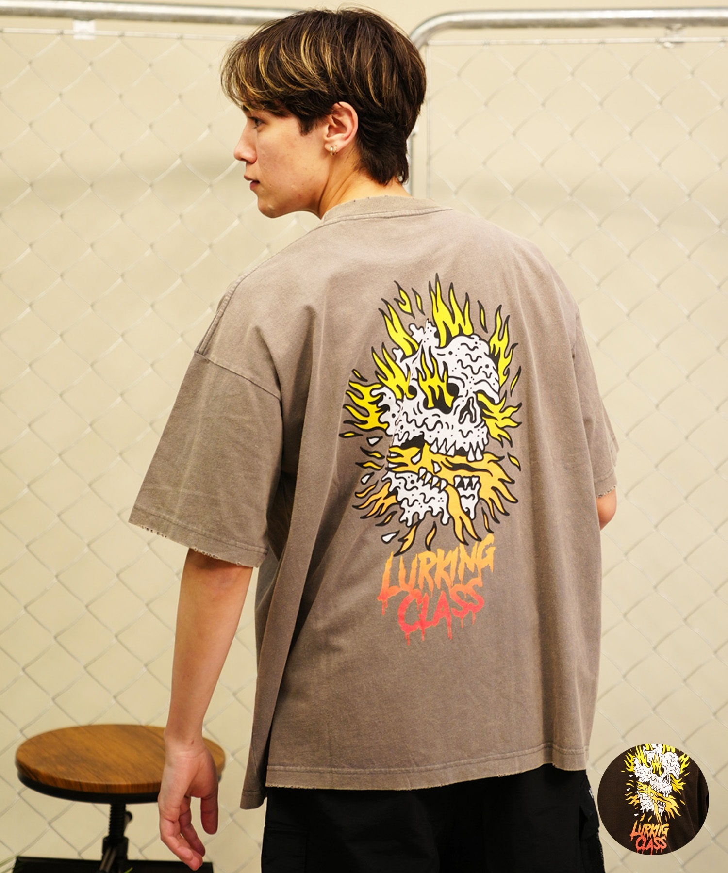 【 ムラサキスポーツ限定】LURKING CLASS ラーキングクラス メンズ 半袖 Tシャツ バックプリント 古着風 ダメージ加工 ST24STM23(BLACK-M)