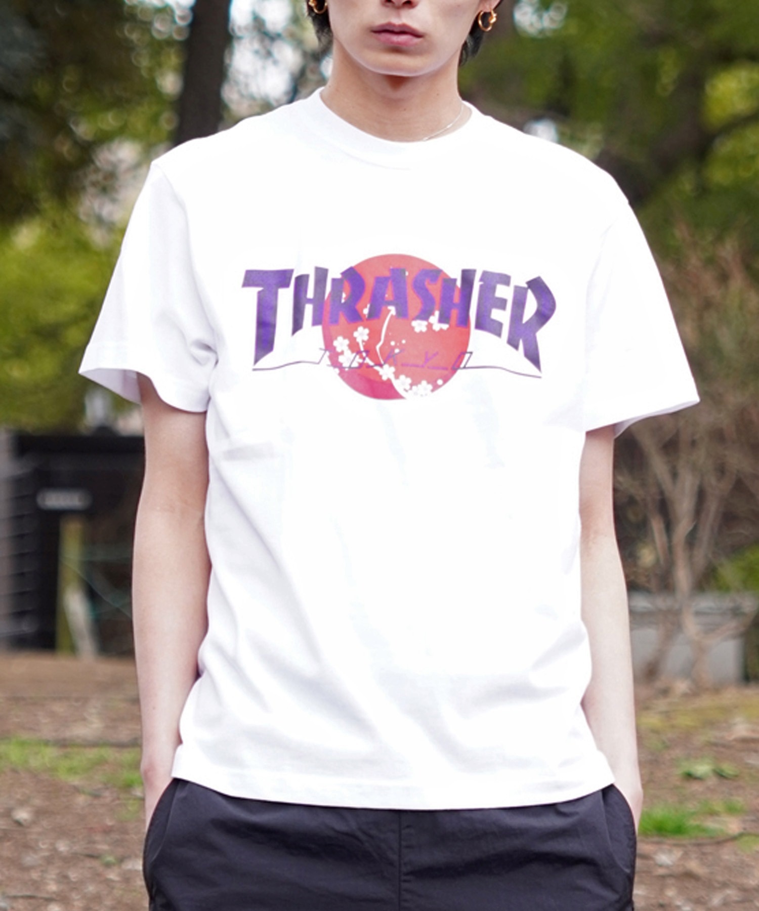 【マトメガイ対象】THRASHER スラッシャー TOKYOロゴ 和柄 青海波 さくら アレンジ TH91426-TOKYO メンズ 半袖 Tシャツ ムラサキスポーツ限定(WT/NV-M)