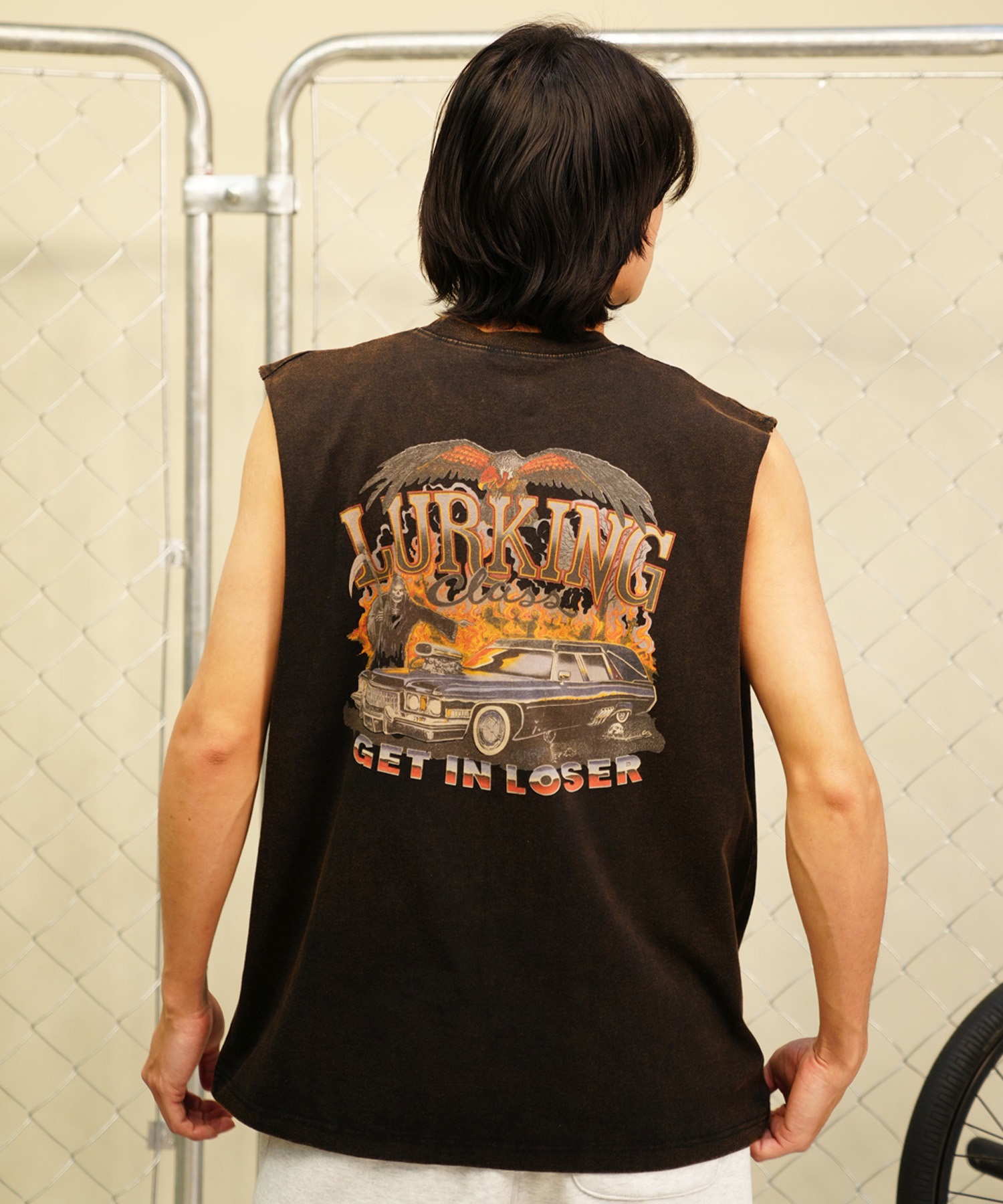 【 ムラサキスポーツ限定】LURKING CLASS ラーキングクラス メンズ タンクトップ ノースリーブTシャツ バックプリント 古着風 ダメージ加工 ST24STM21(BKACD-M)