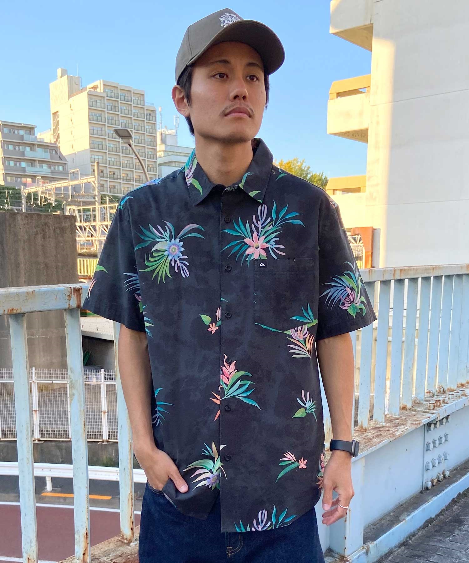 【クーポン対象】QUIKSILVER クイックシルバー メンズ 半袖 シャツ アロハシャツ 総柄 ワンポイント AQYWT03312(KVJ7-M)