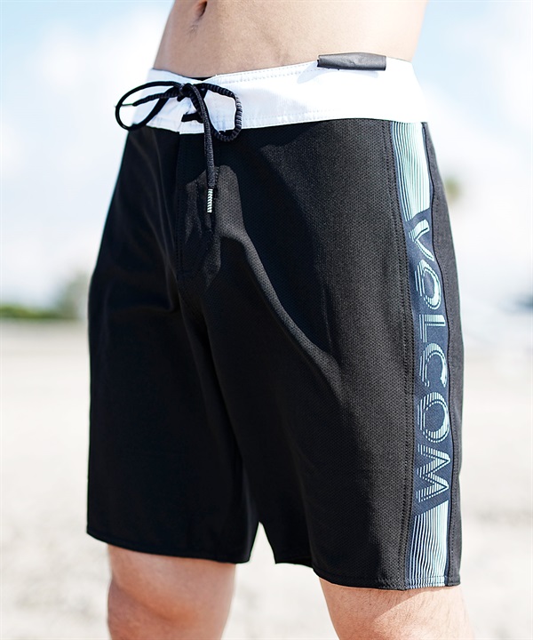 volcom ボードショーツ