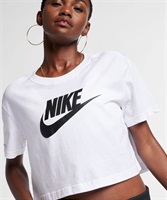 NIKE ナイキ/エッセンシャル スリム クロップ スウッシュTシャツ NIKE ナイキ/エッセンシャル スリム クロップ スウッシュTシャツ