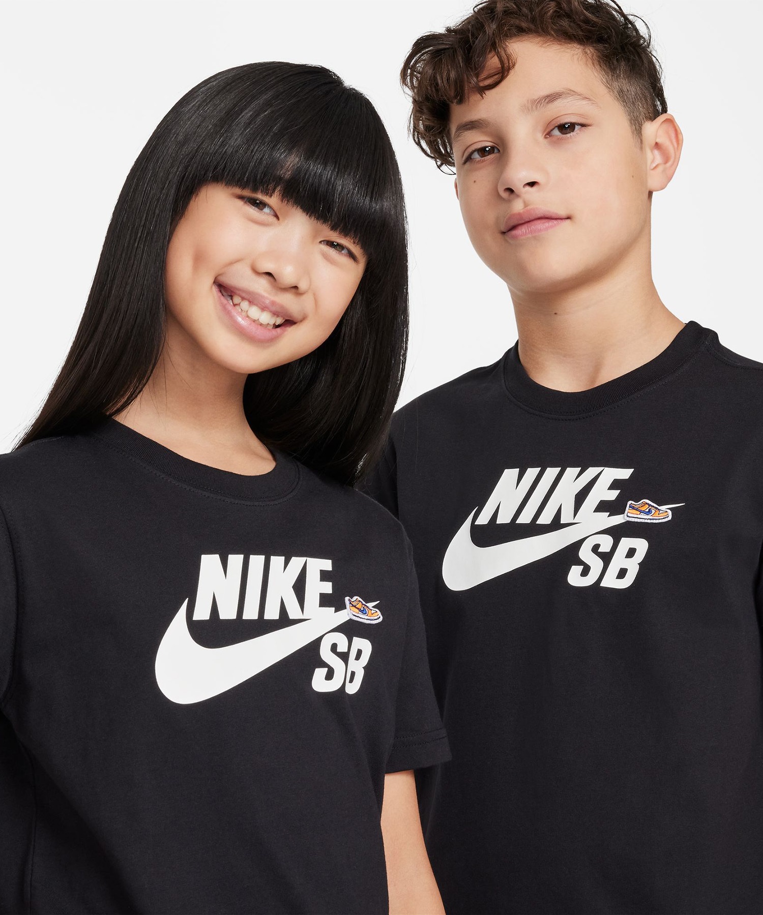NIKE SB T FN9673 010