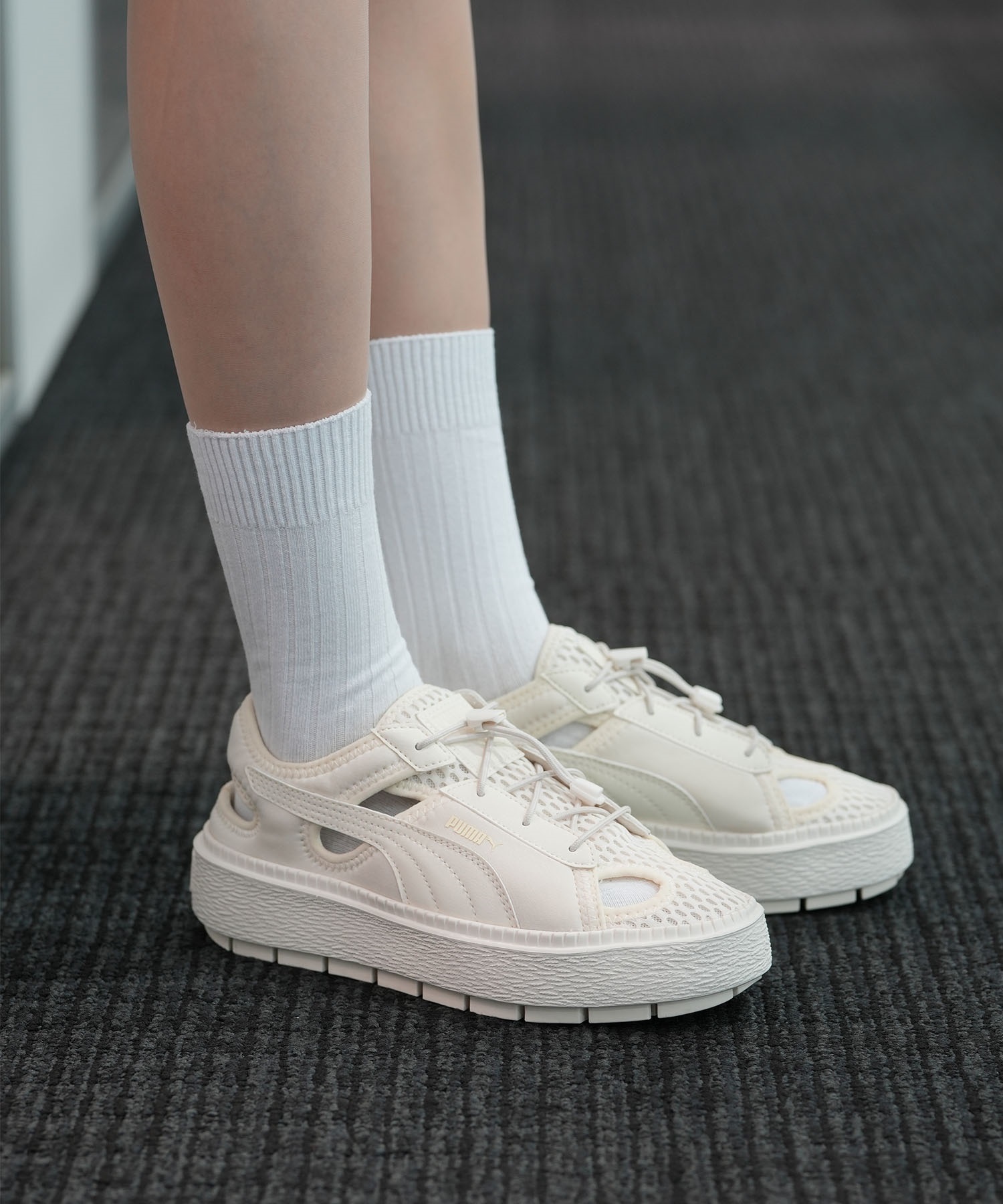 国内外の人気が集結 PUMA プラットフォーム 軽量 厚底 レディース サンダル プーマ 靴