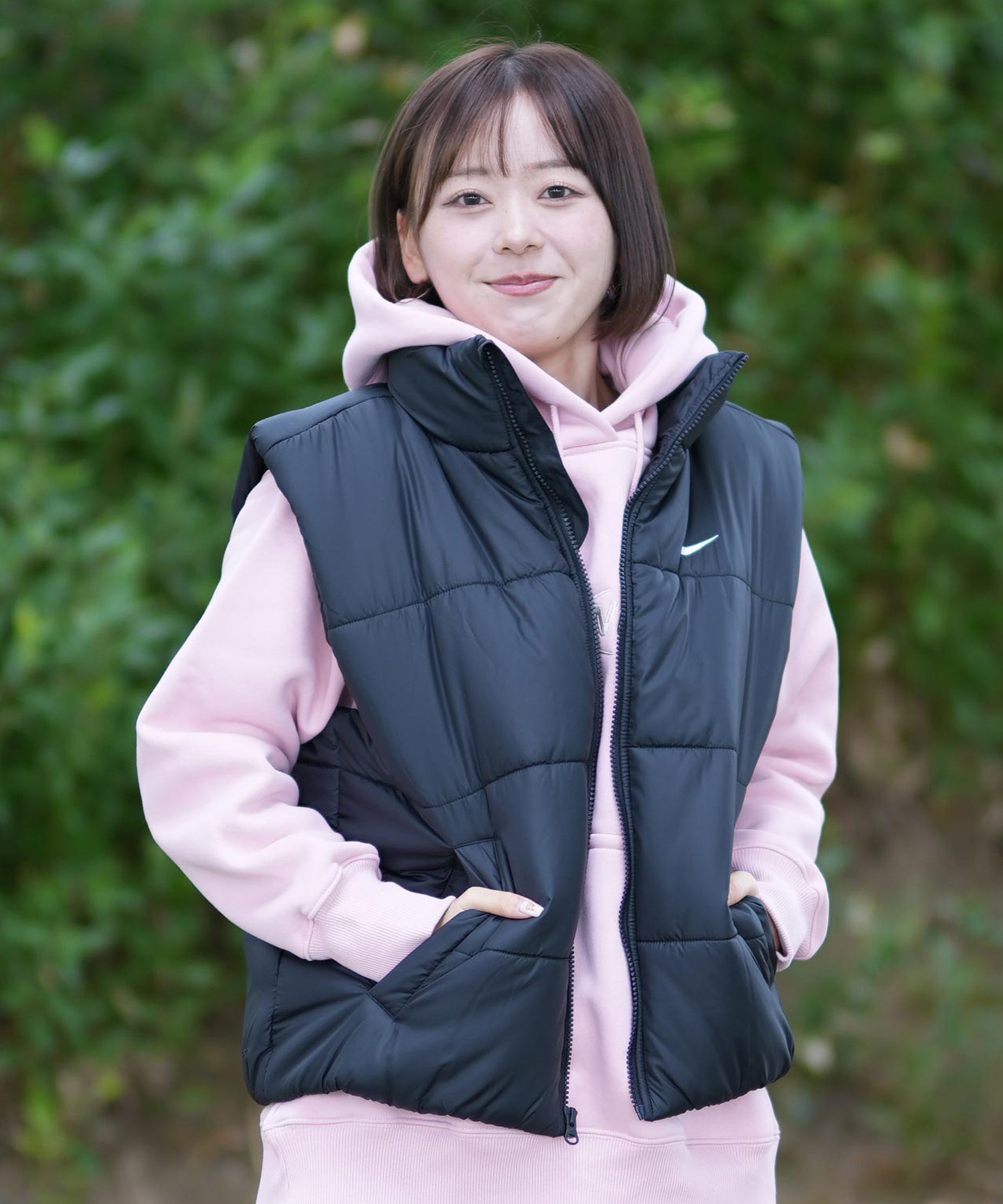 【美品】レディース　ダウンベスト　ナイキ　Mサイズ　NIKE ブラック NIKE（ナイキ）の「【NIKE / ナイキ】スポーツウェア クラシック