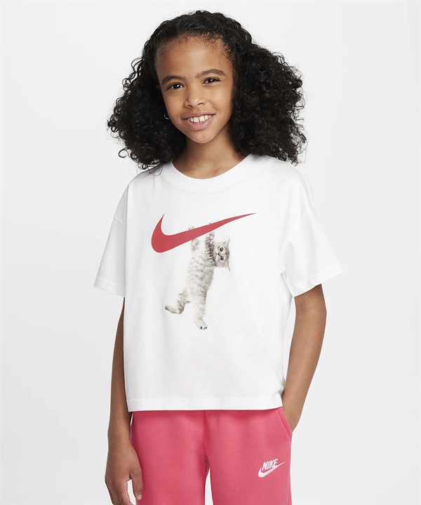NIKE ナイキ Tシャツ キッズ 半袖 スウッシュロゴ フロントプリント ショート丈 FZ5538-100