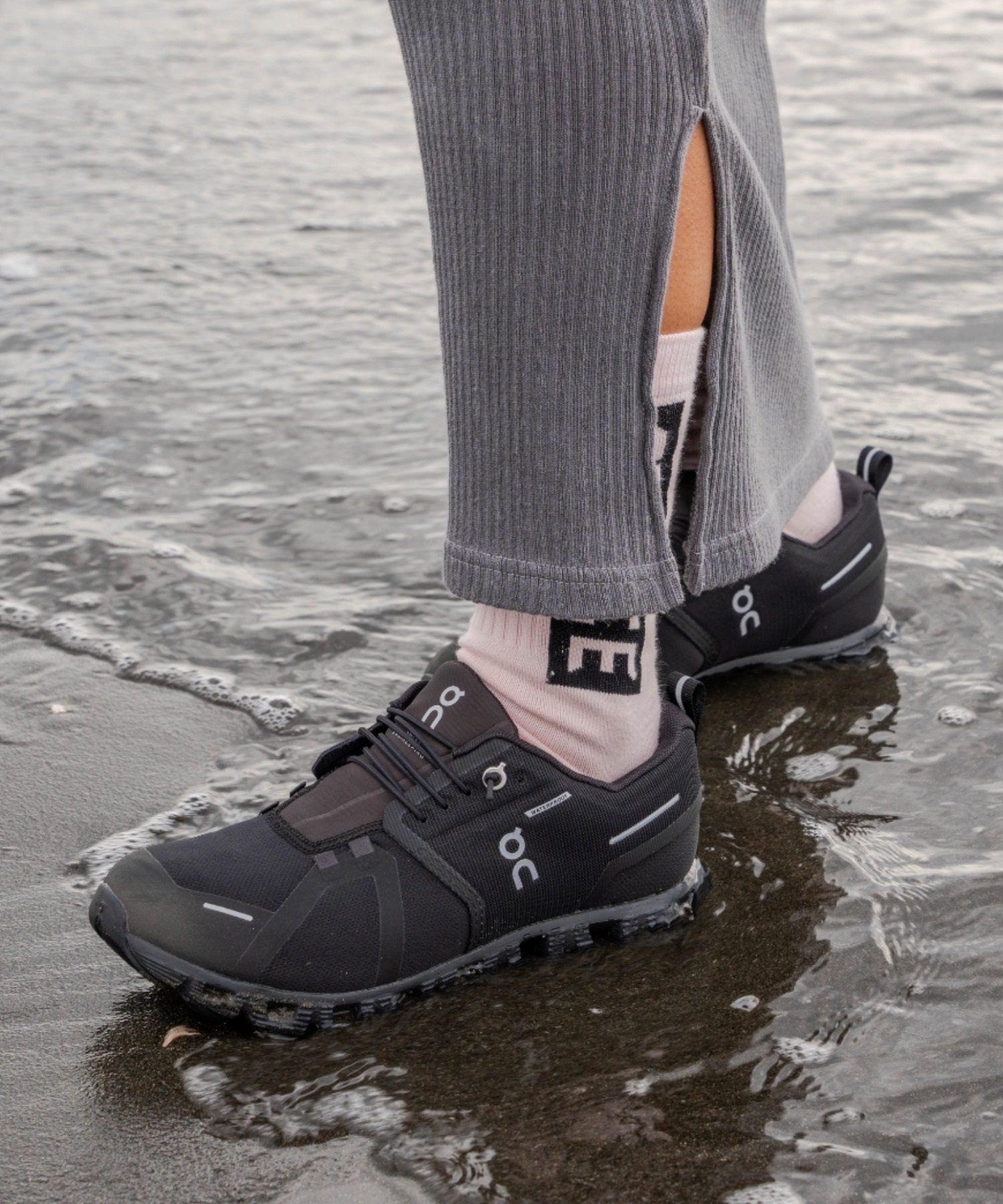 On Cloud5 Waterproof レディース 24cm ブラック ON オン スニーカー レディース Cloud 5 Waterproof クラウド 5