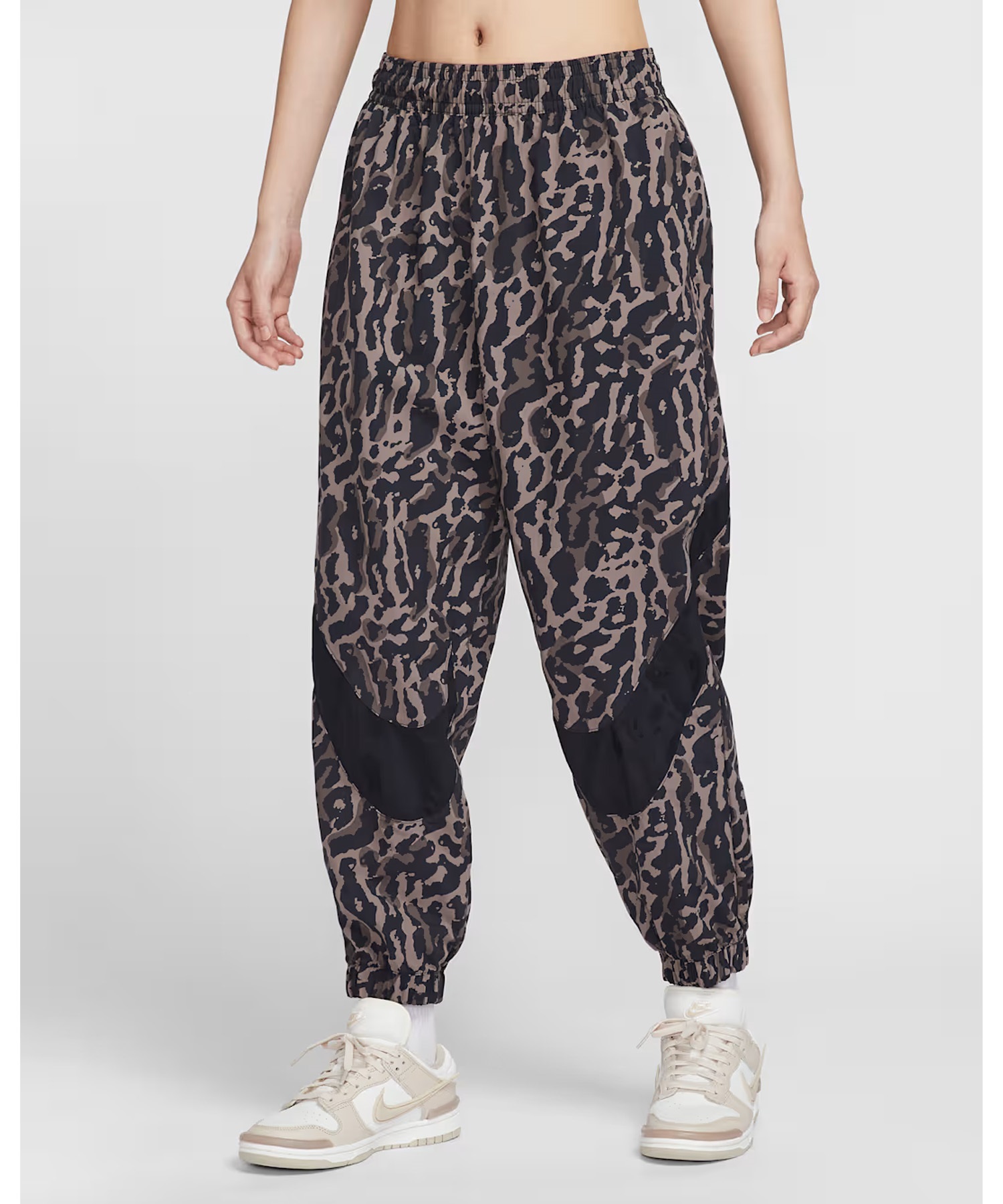 最終値下げ！NIKE フラワー柄　ボタニカル柄　トラックパンツ　サイズM NIKE ナイキ ジャージ トラックパンツ レディース ヒョウ柄 レオパード