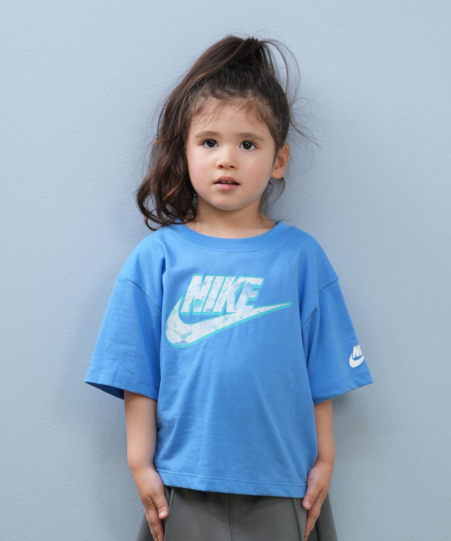 NIKE ナイキ 半袖 Tシャツ キッズ 子供 ロゴ 花 ガールズ