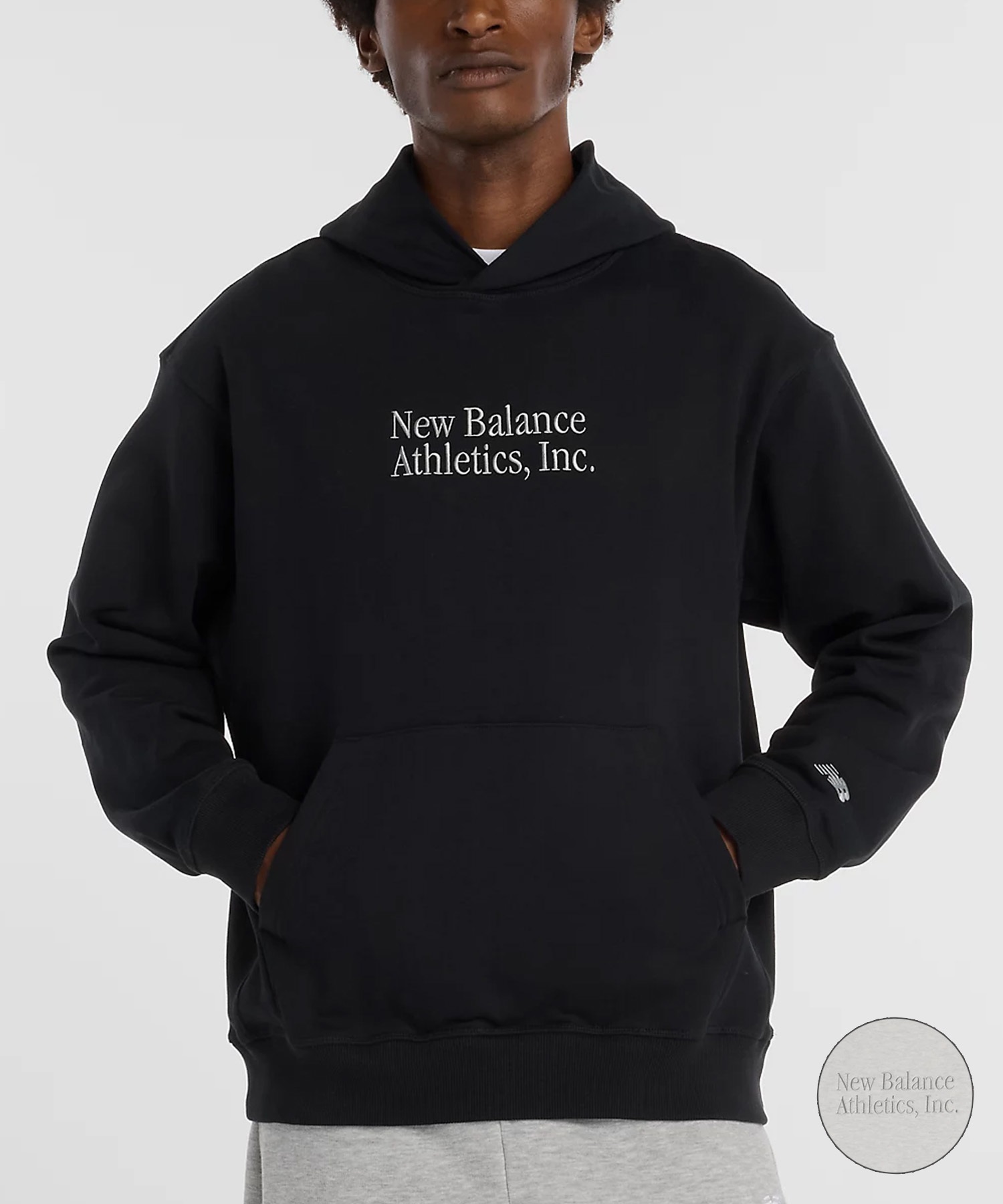 専用　美品New Balanceリバプール　フーディージャケットパーカーM 希少 セール】NB Essentials スタックドロゴフルジップフーディー（パーカー