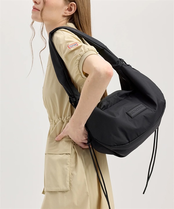 HUNTER ハンター ショルダーバッグ 肩掛け 半月型 トラベル ホーボー シリング UBS3932NRS-BLK