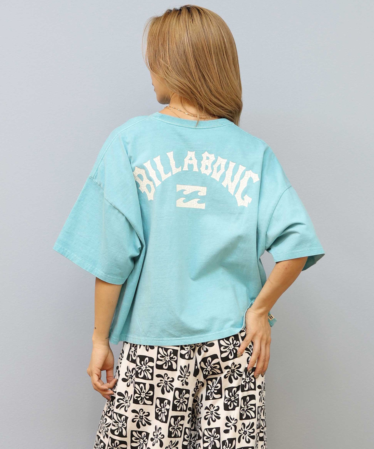 BILLABONG ビラボン 半袖 Tシャツ レディース バックプリント クロップド丈 ARCH LOGO PIGMENT WIDE LOOSE CROPPED TEE BF013-206(LAG-M)