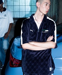 【8月30日発売】PUMA プーマ 半袖 シャツ メンズ PUMA × BlackEyePatch セットアップ対応 OVAL ロゴ モノグラム ベロア 半袖 トップ 636075(16-M)