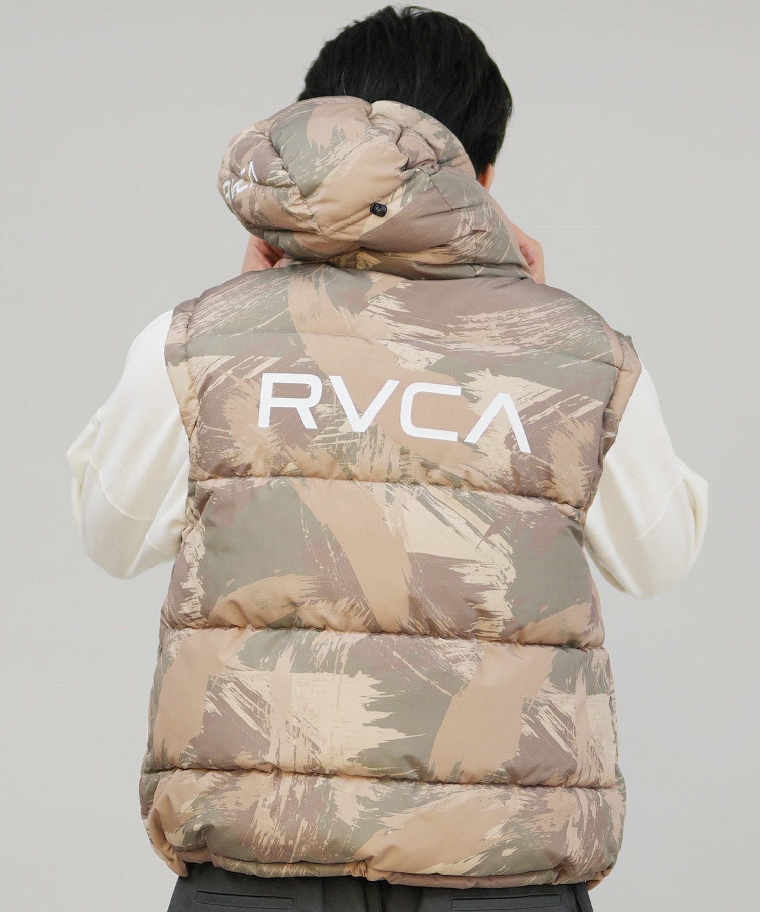 RVCA ルーカ ダウン ベスト メンズ シンプル バックプリント ロゴ RVCA ルーカ ダウン ベスト メンズ シンプル バックプリント ロゴ