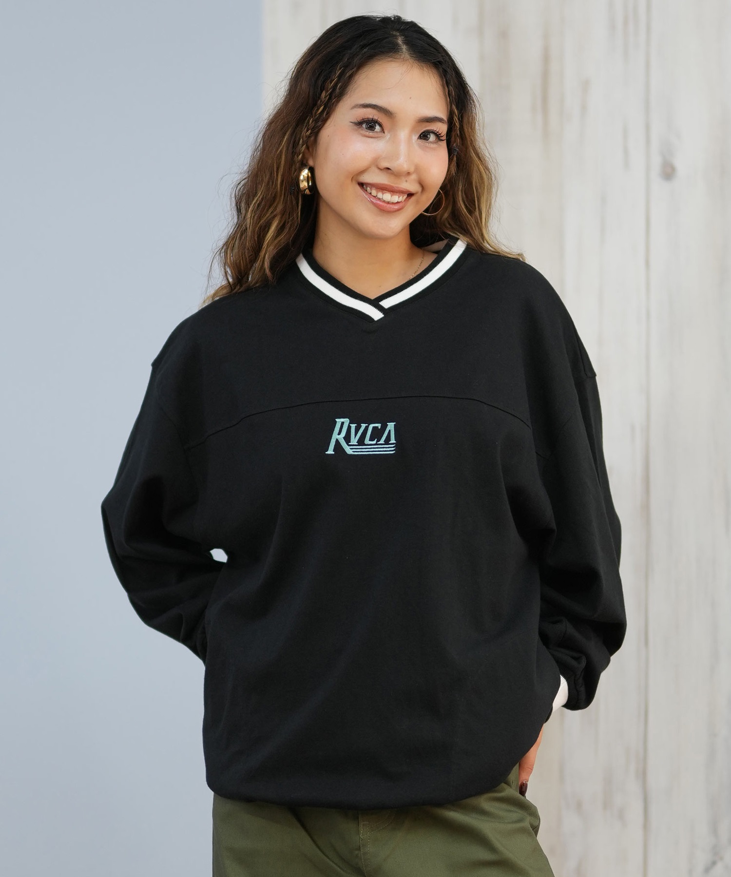 RVCA ルーカ トレーナー スウェット レディース Vネック ロゴ HILLS V