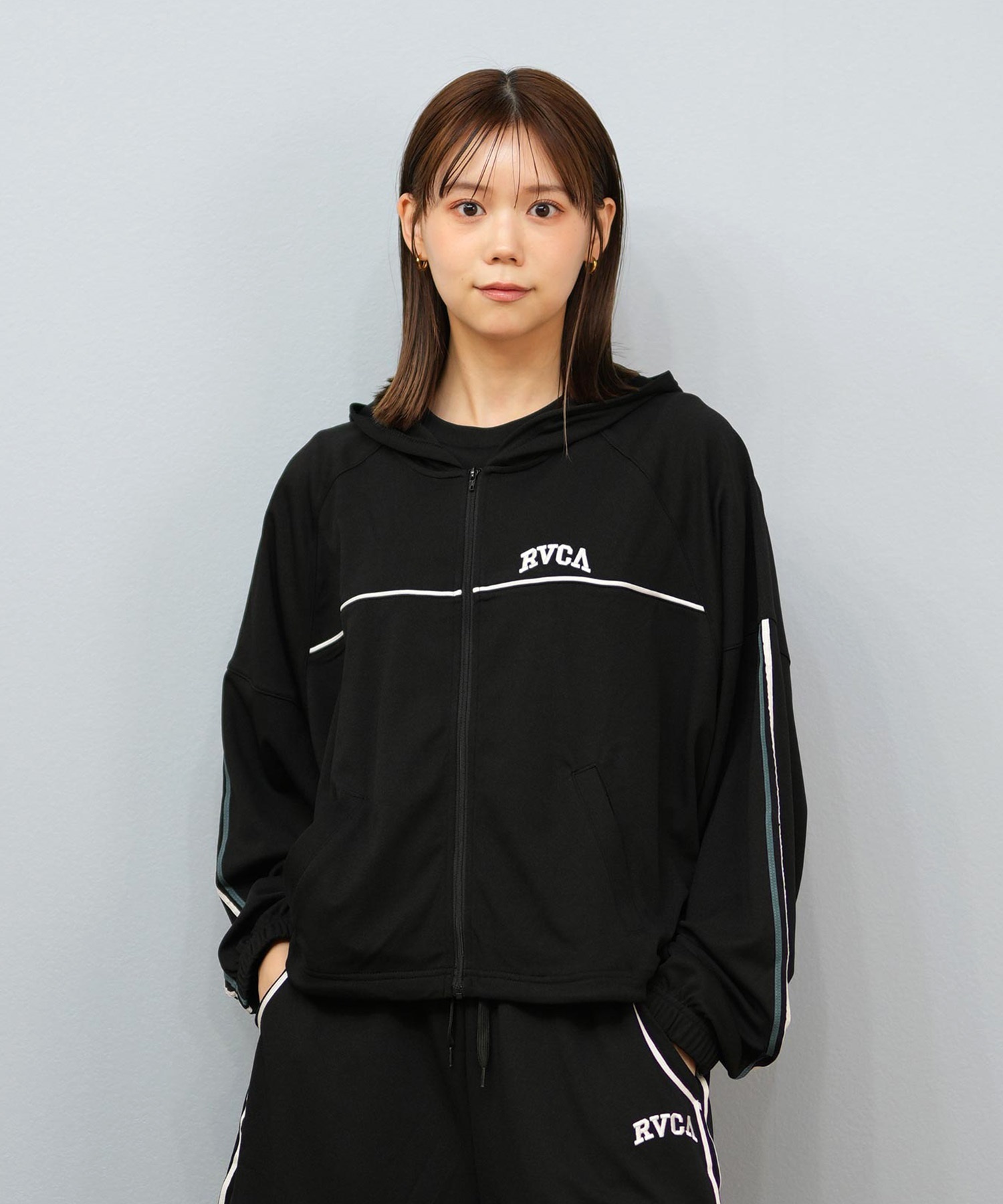 RVCA ルーカ 水着 ラッシュガード パーカー ジップアップ レディース クロップド丈 ショート丈 パイピング 水陸両用 UVカット BF04C-P86(BLK-M)