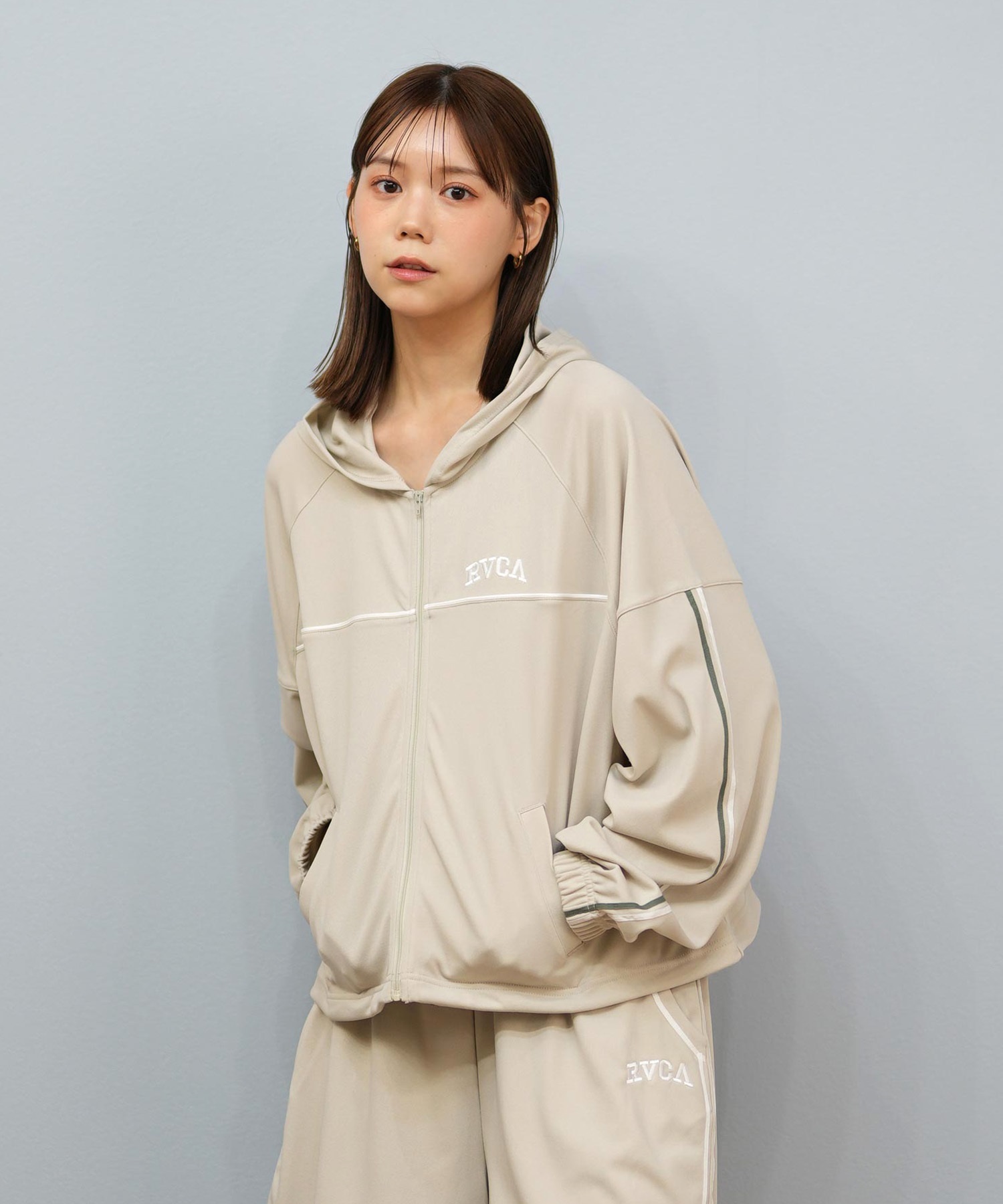 RVCA ルーカ 水着 ラッシュガード パーカー ジップアップ レディース クロップド丈 ショート丈 パイピング 水陸両用 UVカット BF04C-P86(WSD-M)