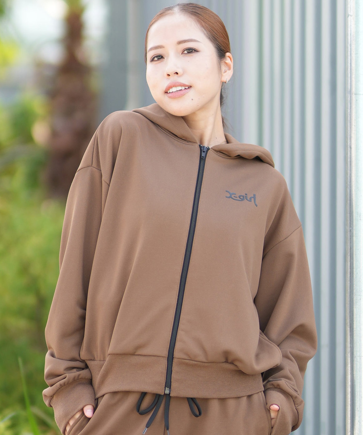 X-girl SPORTS エックスガールスポーツ ジップアップ パーカー レディース クロップド丈 ショート丈 ロゴ セットアップ対応 155253012001(BR-M)