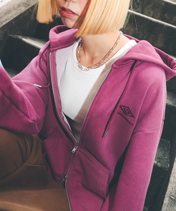 予約商品【11月14日より順次発送】UMBRO アンブロ × Younger Song ヤンガーソング コラボ ジップアップ パーカー 裏毛 MD27-LHD03 ムラサキスポーツ限定