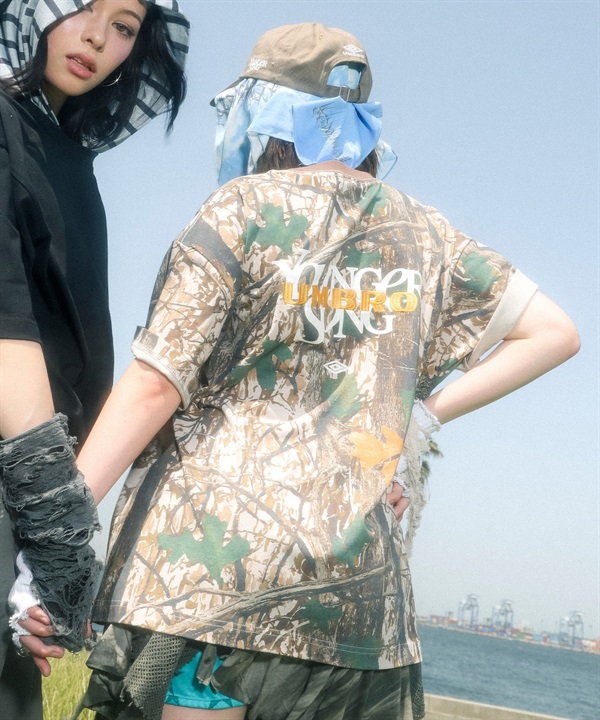 予約商品【7月下旬より順次発送】UMBRO アンブロ × Younger Song ヤンガーソング コラボ  Tシャツ MRYS-T001 ムラサキスポーツ別注