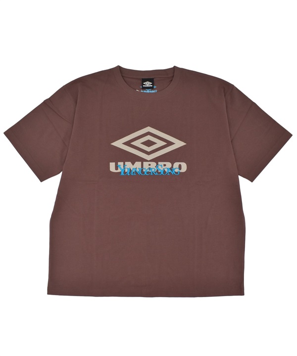 予約商品【7月下旬より順次発送】UMBRO  アンブロ × Younger Song ヤンガーソング コラボ  Tシャツ  MRYS-T002 ムラサキスポーツ別注