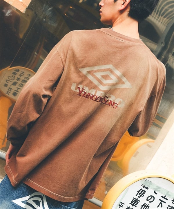 予約商品【11月14日より順次発送】UMBRO アンブロ × Younger Song ヤンガーソング コラボ 長袖 Tシャツ ロンT MD27-LST02B ムラサキスポーツ限定