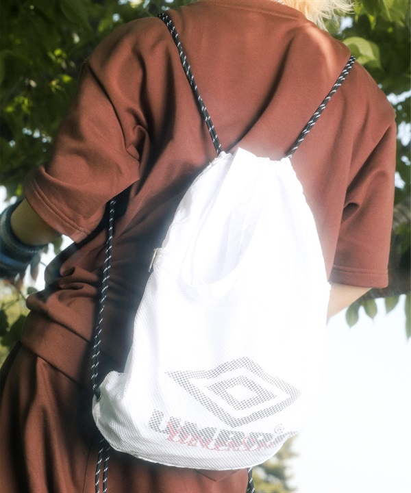 予約商品【7月下旬より順次発送】UMBRO アンブロ × Younger Song ヤンガーソング コラボ ナップサック バックパック リュック SLG04400 ムラサキスポーツ別注