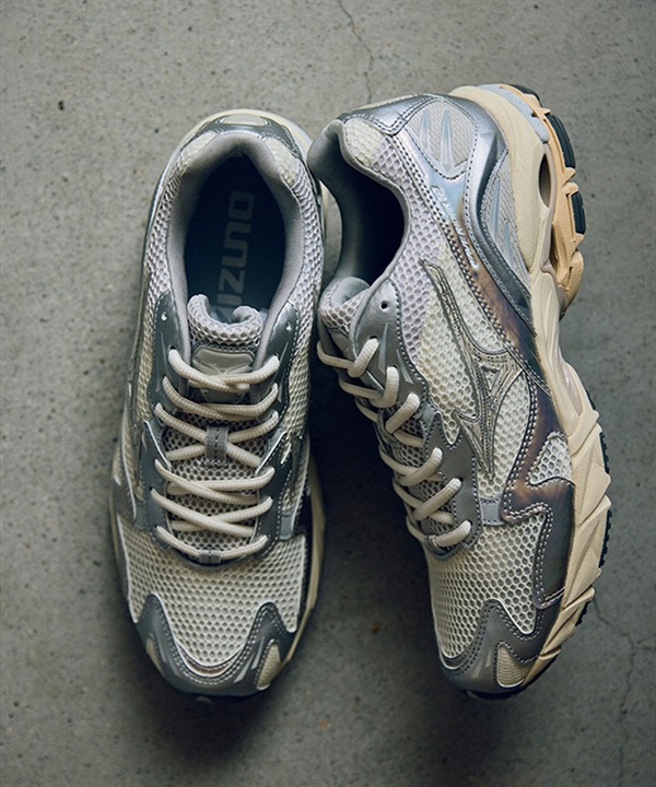 MIZUNO ミズノ スニーカー メンズ レディース シルバー 韓国 レトロ WAVE RIDER 10 ウエーブライダー D1GA243104
