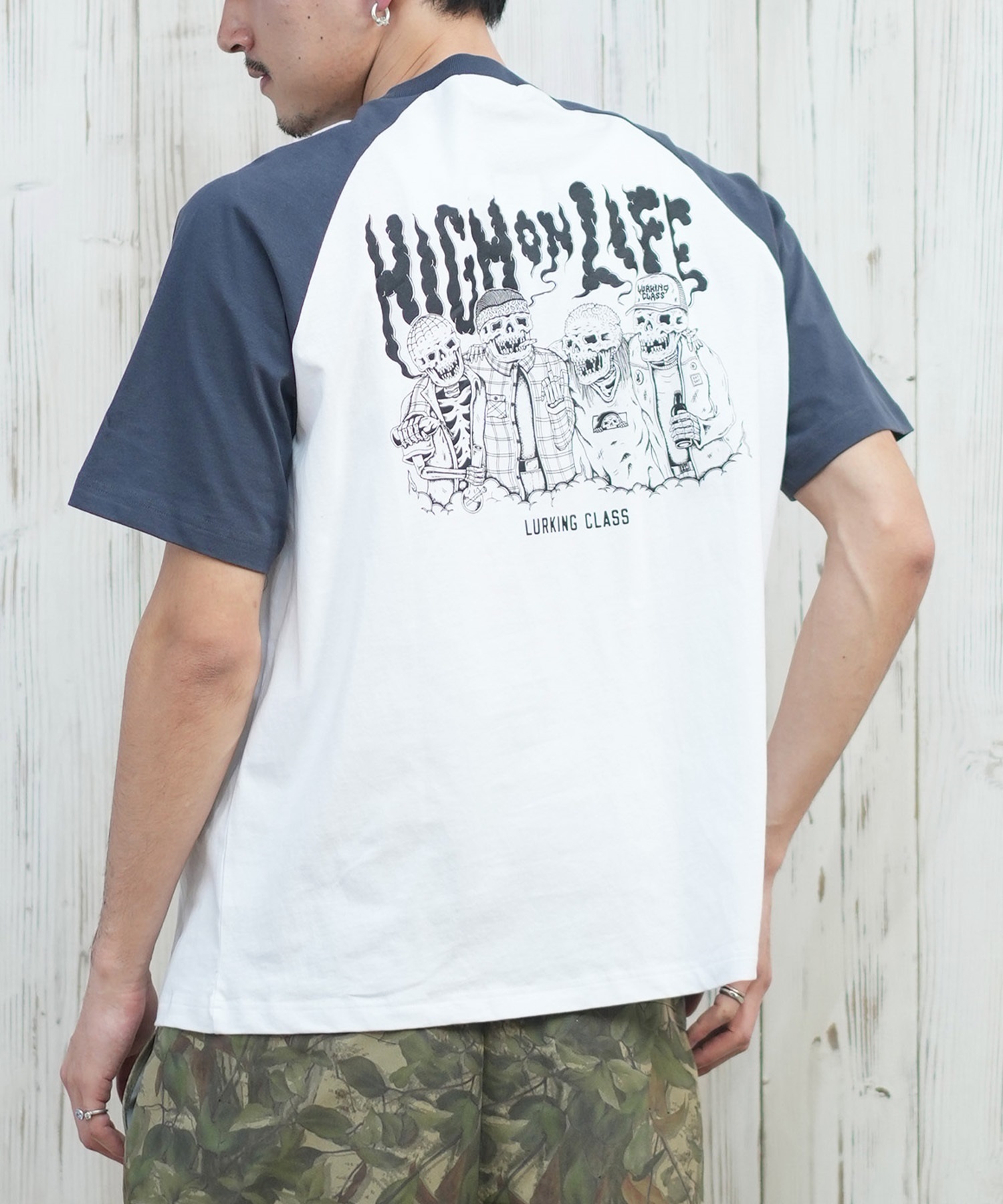 LURKING CLASS ラーキングクラス 半袖 Tシャツ メンズ ラグランスリーブ バックプリント ST25STM11 ムラサキスポーツ限定(WH/GY-M)
