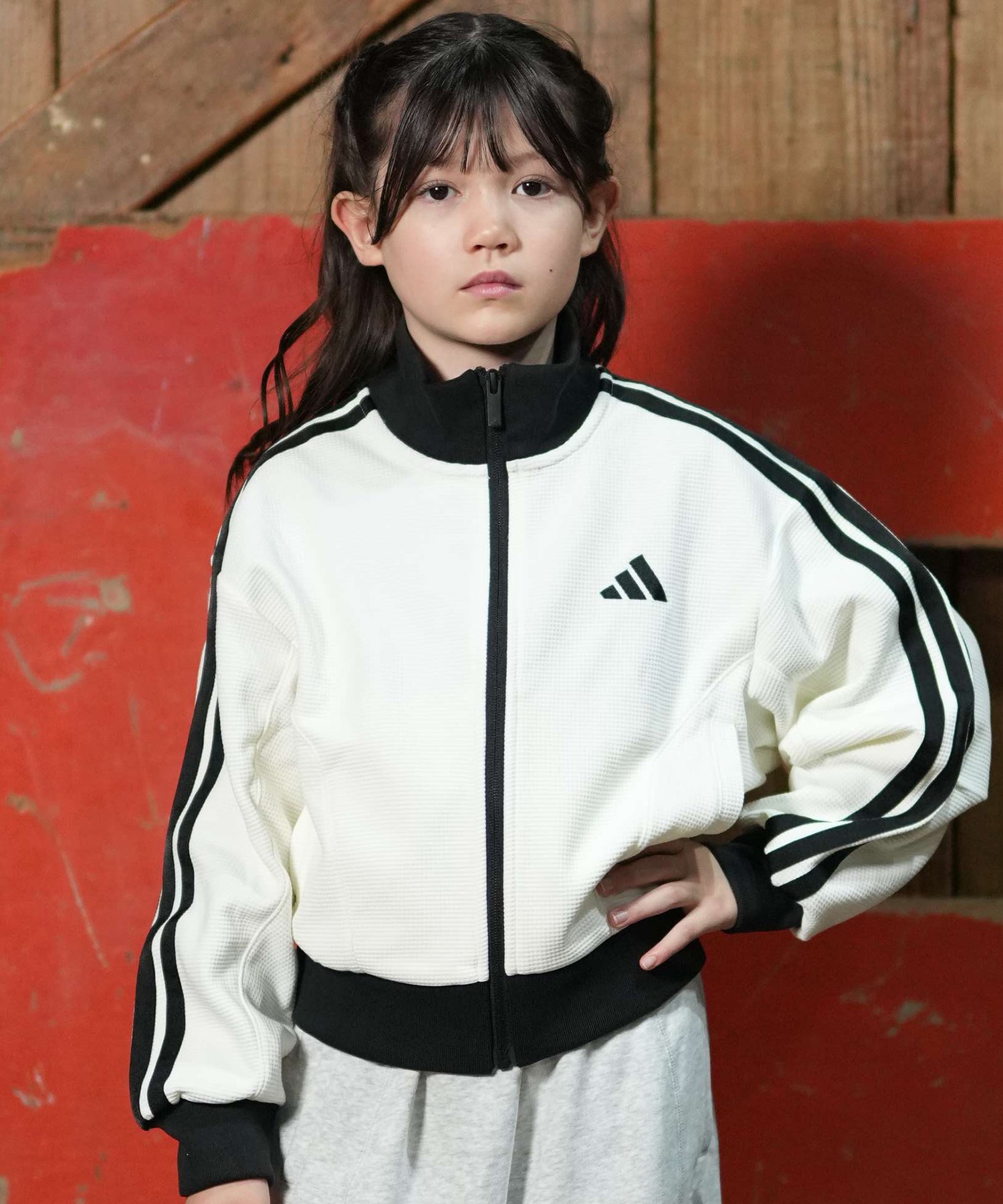 【新品 タグ付き】 ジップアップ　ジャケット ブラック/ホワイト adidas アディダス ジャージ トラックジャケット キッズ 子供 ロゴ G