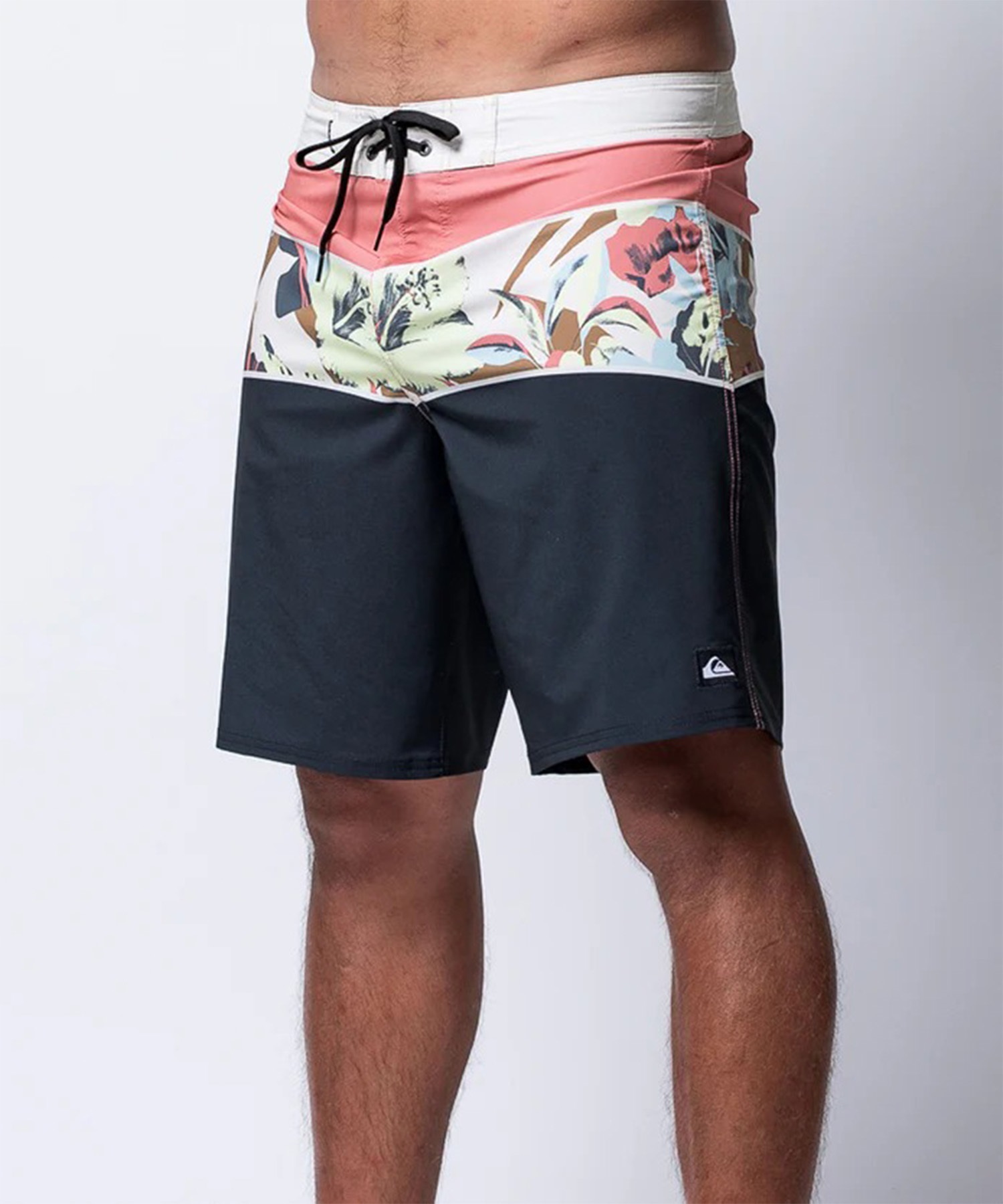 夏海　10/28 QUIKSILVER クイックシルバー 水着 海パン トランクス サーフパンツ