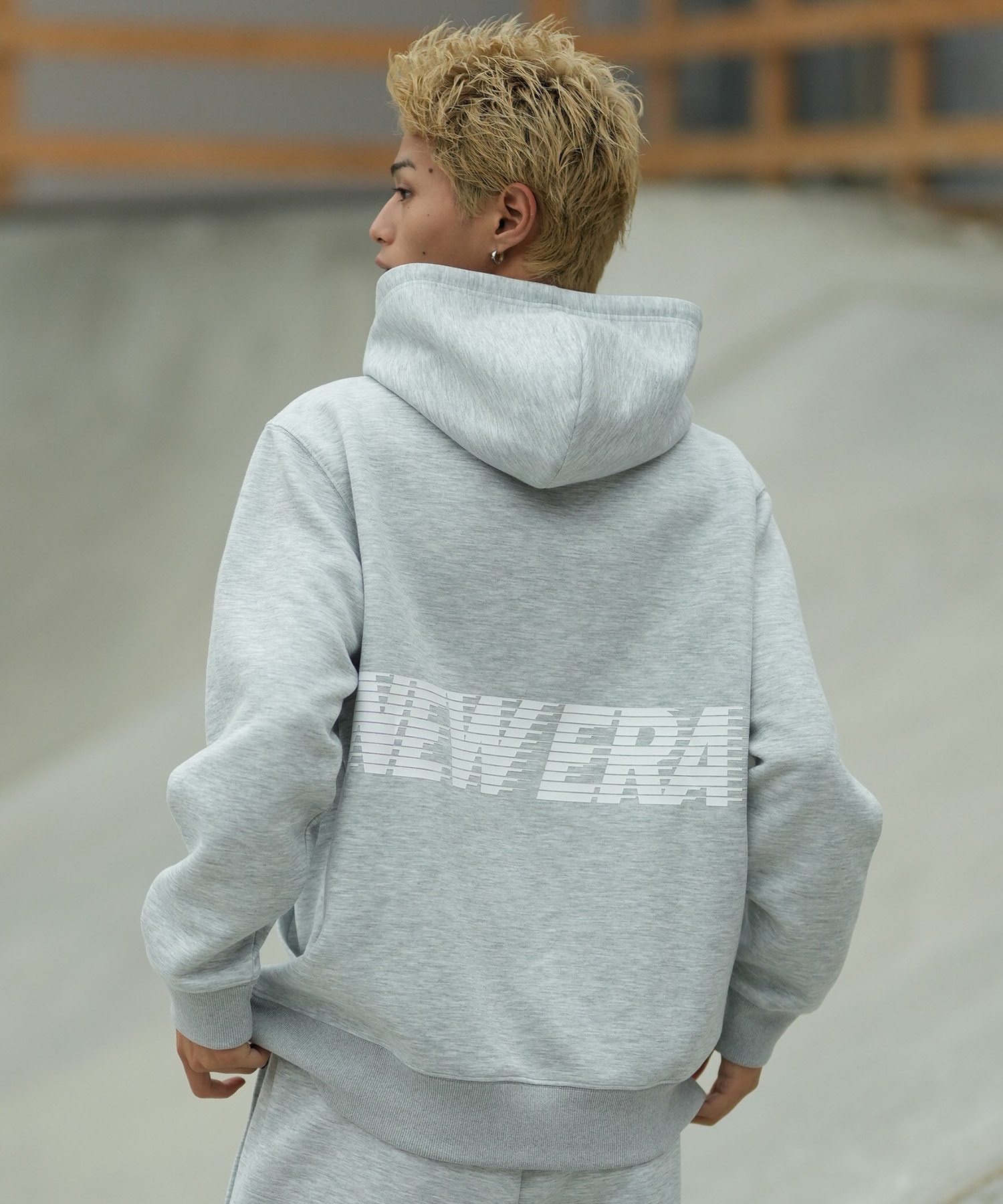 NEW ERA ニューエラ プルオーバー パーカー フーディー メンズ バック