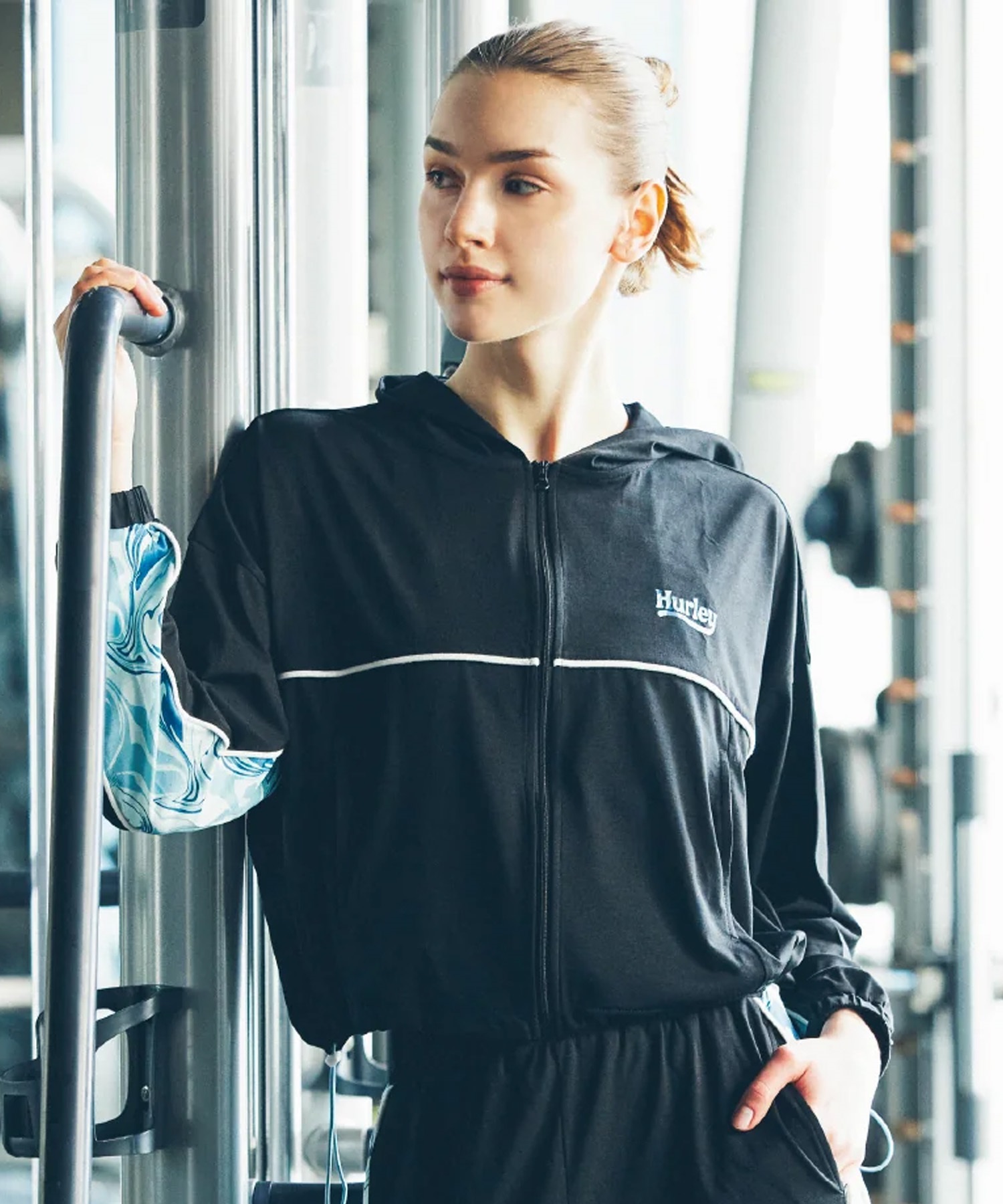 Hurley ハーレー ジップアップ パーカー レディース ショート丈 UV