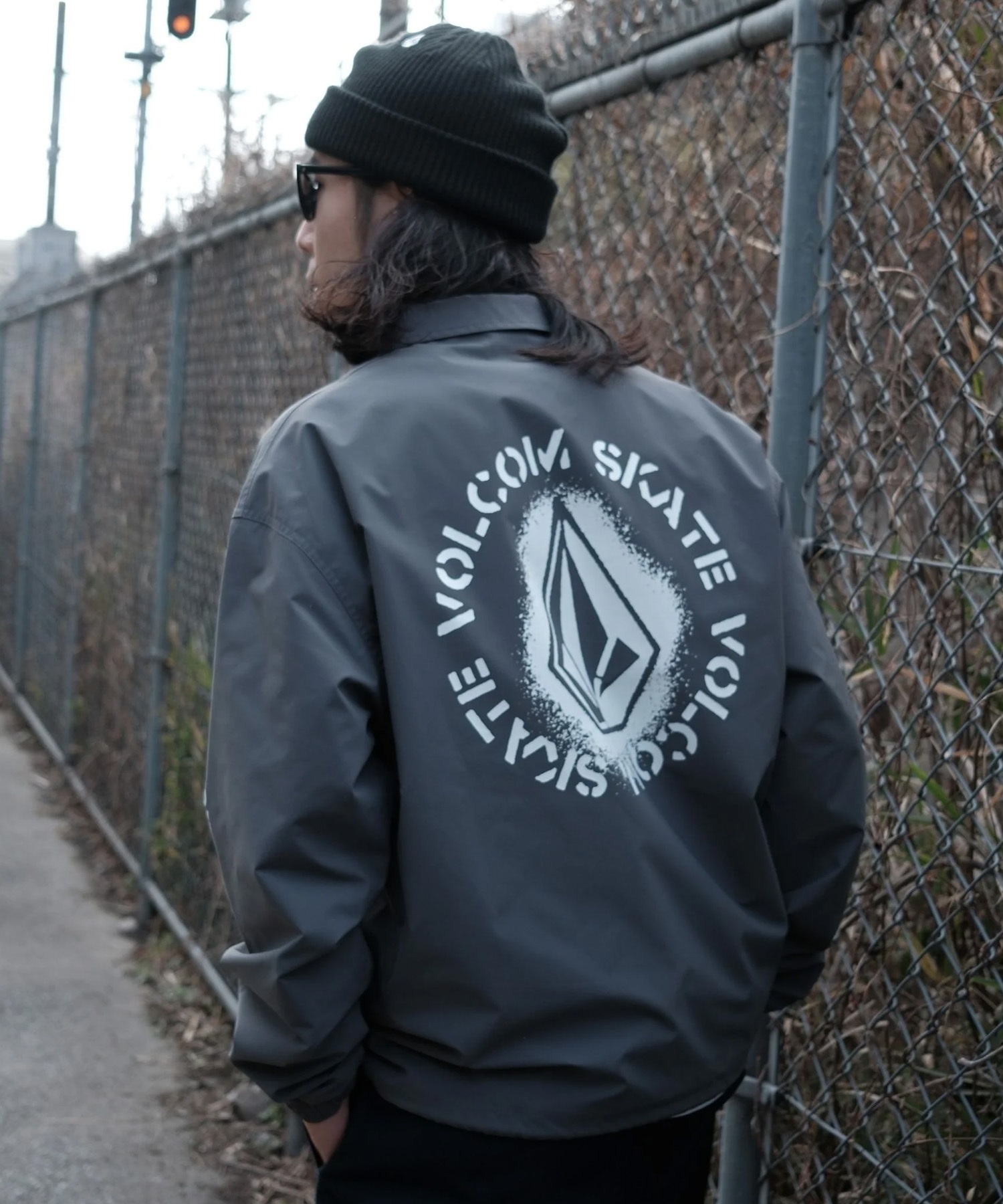VOLCOM ボルコム コーチジャケット メンズ ロゴ バックプリント