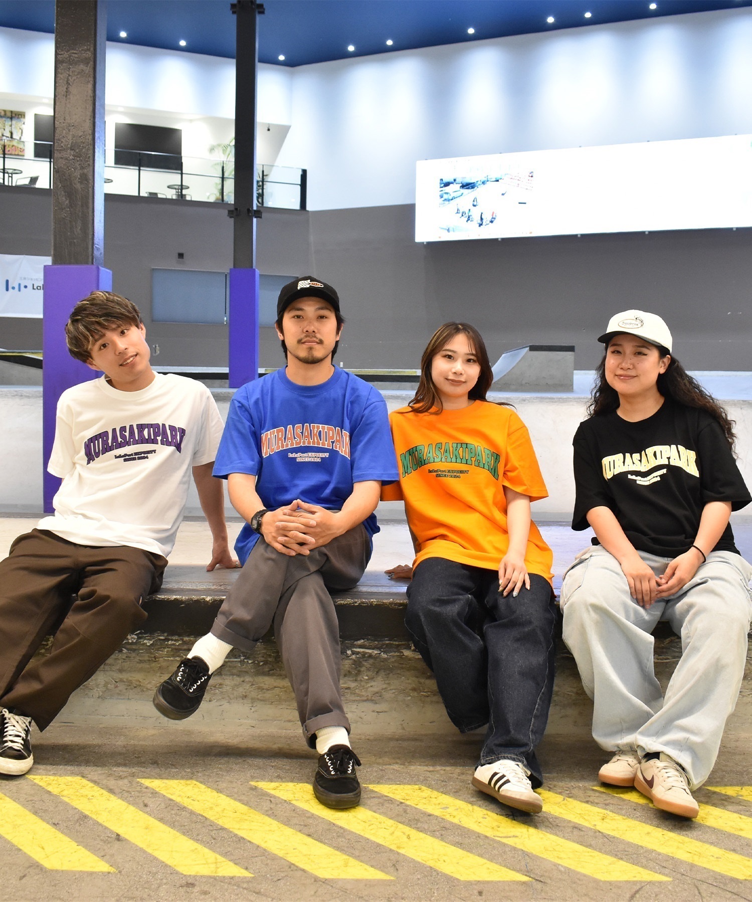 ららぽーとEXPOCITY店限定 半袖 Tシャツ カレッジロゴ メンズ