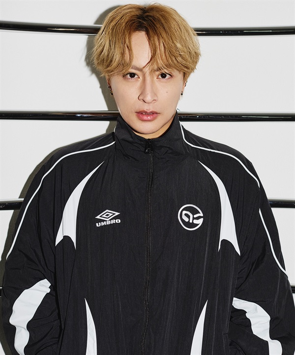 【予約商品 5月上旬より順次発送】UMBRO アンブロ × ALAN SHIRAHAMA トラックジャケット UM26SSAL-BZ01(BLACK-M)