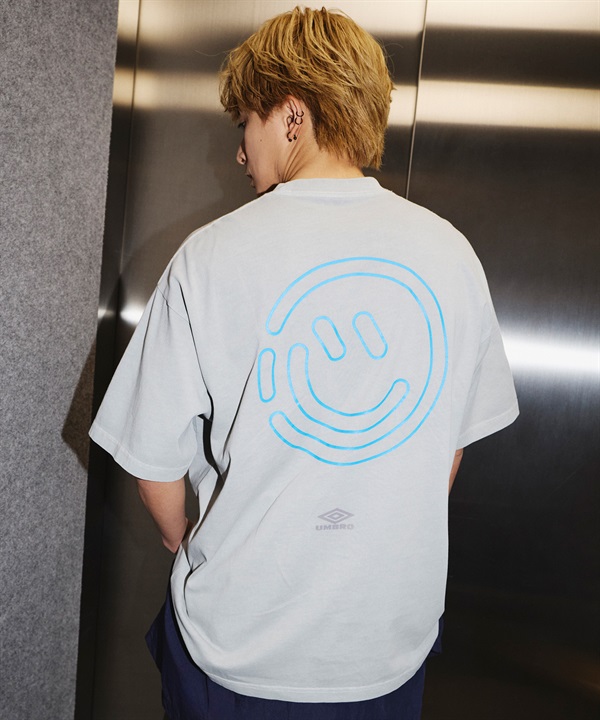 【予約商品 5月上旬より順次発送】UMBRO アンブロ × ALAN SHIRAHAMA 半袖 Tシャツ UM26SSAL-CS01