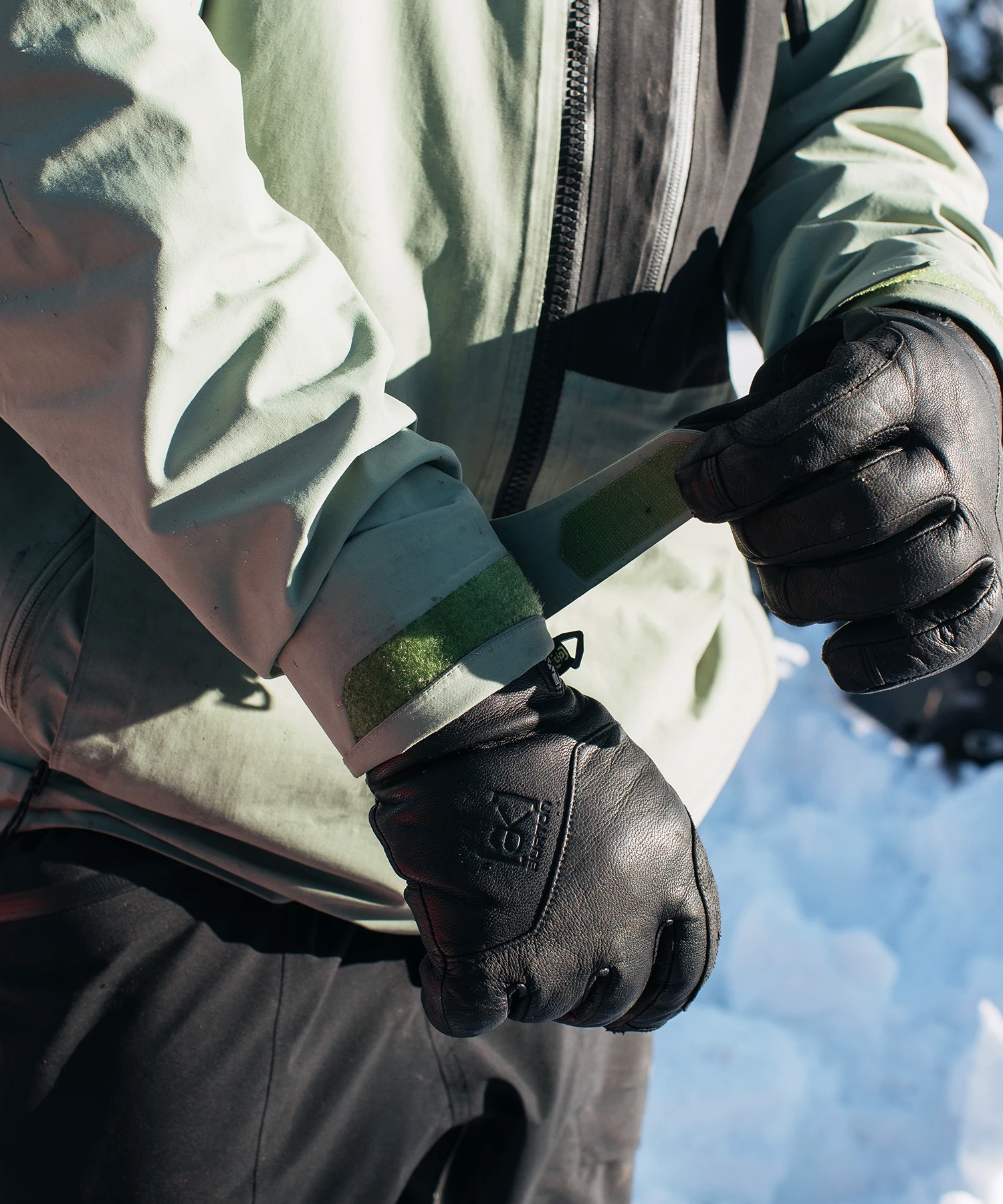 BURTON バートン スノーボード グローブ ユニセックス ゴアテックス AK CLUTCH GORE LTHR GLV ムラサキスポーツ  24-25モデル LL K28 スノーボード グローブ｜ムラサキスポーツオンラインストア 通販