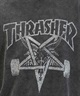 【ムラサキスポーツ別注】THRASHER/スラッシャー パウダーブリーチ加工 カスレプリント ビッグシルエット 古着風テイスト THM-24ASCS01(BLK-1-M)