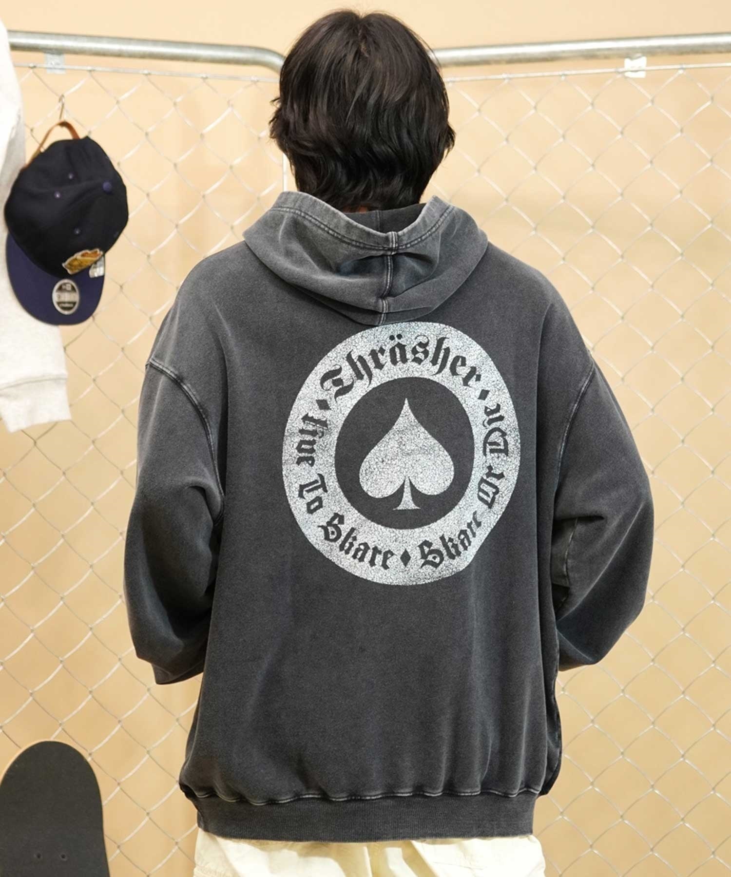 【ムラサキスポーツ別注】THRASHER/スラッシャー パウダーブリーチ加工 プルパーカ カスレプリント  ビッグシルエット 古着風テイスト THM-24ASHD01(BLK-3-M)