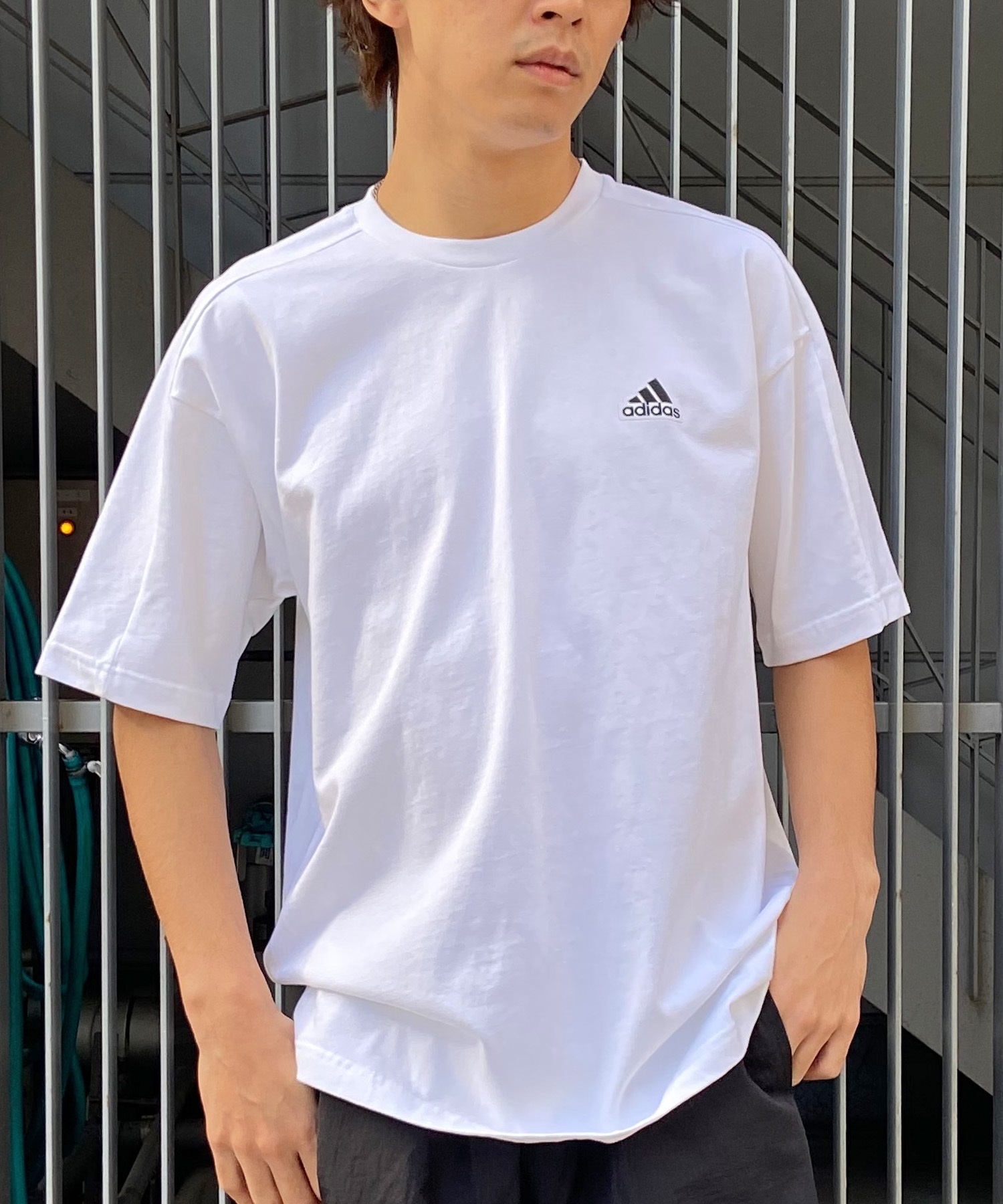 adidas アディダス メンズ 半袖 Tシャツ ワンポイントロゴ バックプリント オーバーサイズ JSY30(WT/BK-M)