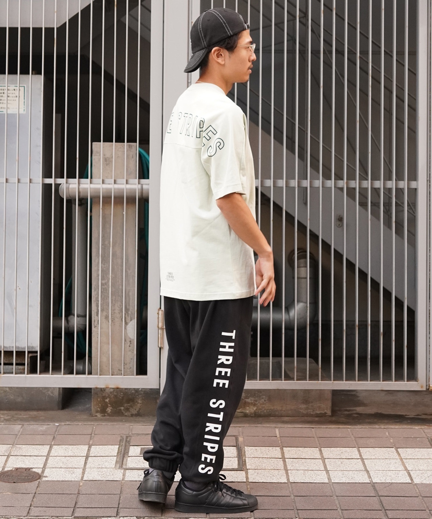 adidas アディダス メンズ 半袖 Tシャツ ワンポイントロゴ バックプリント オーバーサイズ JSY30(BK/WT-M)