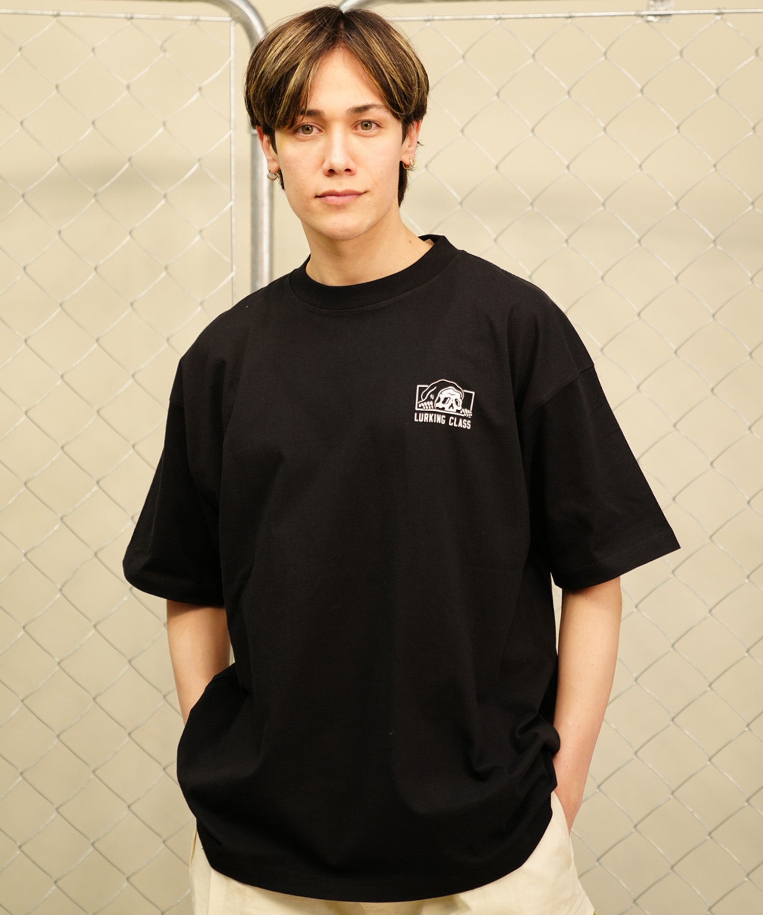 【 ムラサキスポーツ限定】LURKING CLASS ラーキングクラス メンズ 半袖 Tシャツ バックプリント カモ柄 ST24STM14(BLACK-M)