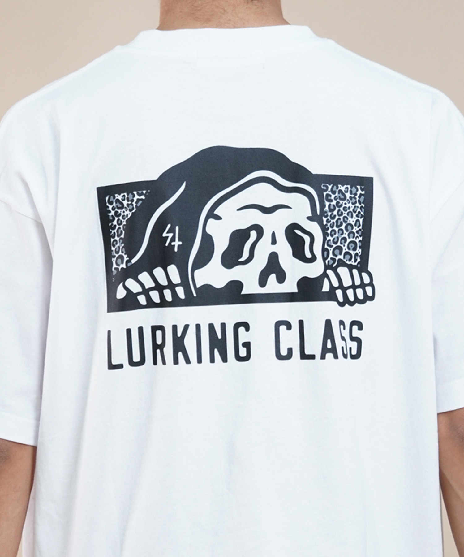 【 ムラサキスポーツ限定】LURKING CLASS ラーキングクラス メンズ 半袖 Tシャツ バックプリント レオパード柄 ST24STM15(WHITE-M)